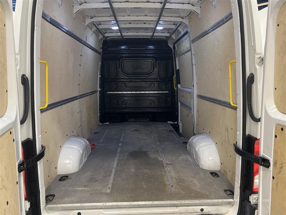 Volkswagen Crafter 2.0 TDI 4M 177hk L2h2 Diff Värmare Moms  interiör
