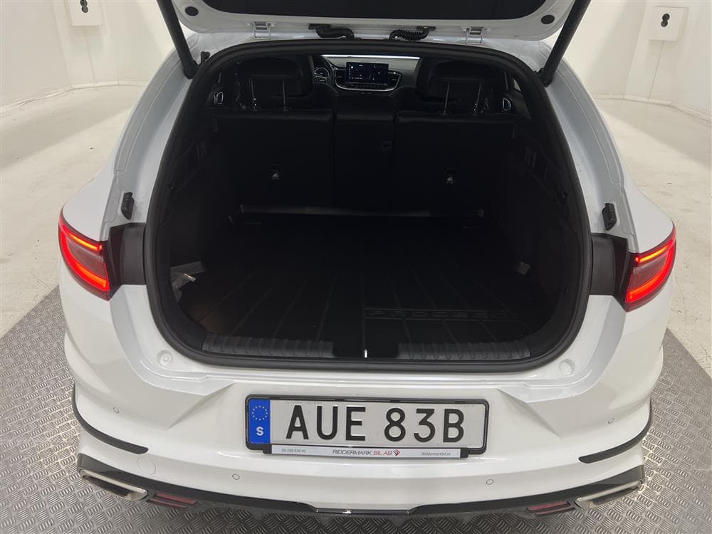Kia ProCeed GT 1.6 T-GDi 204hk Cockpit Pano JBL Navi B-Kaminteriör
