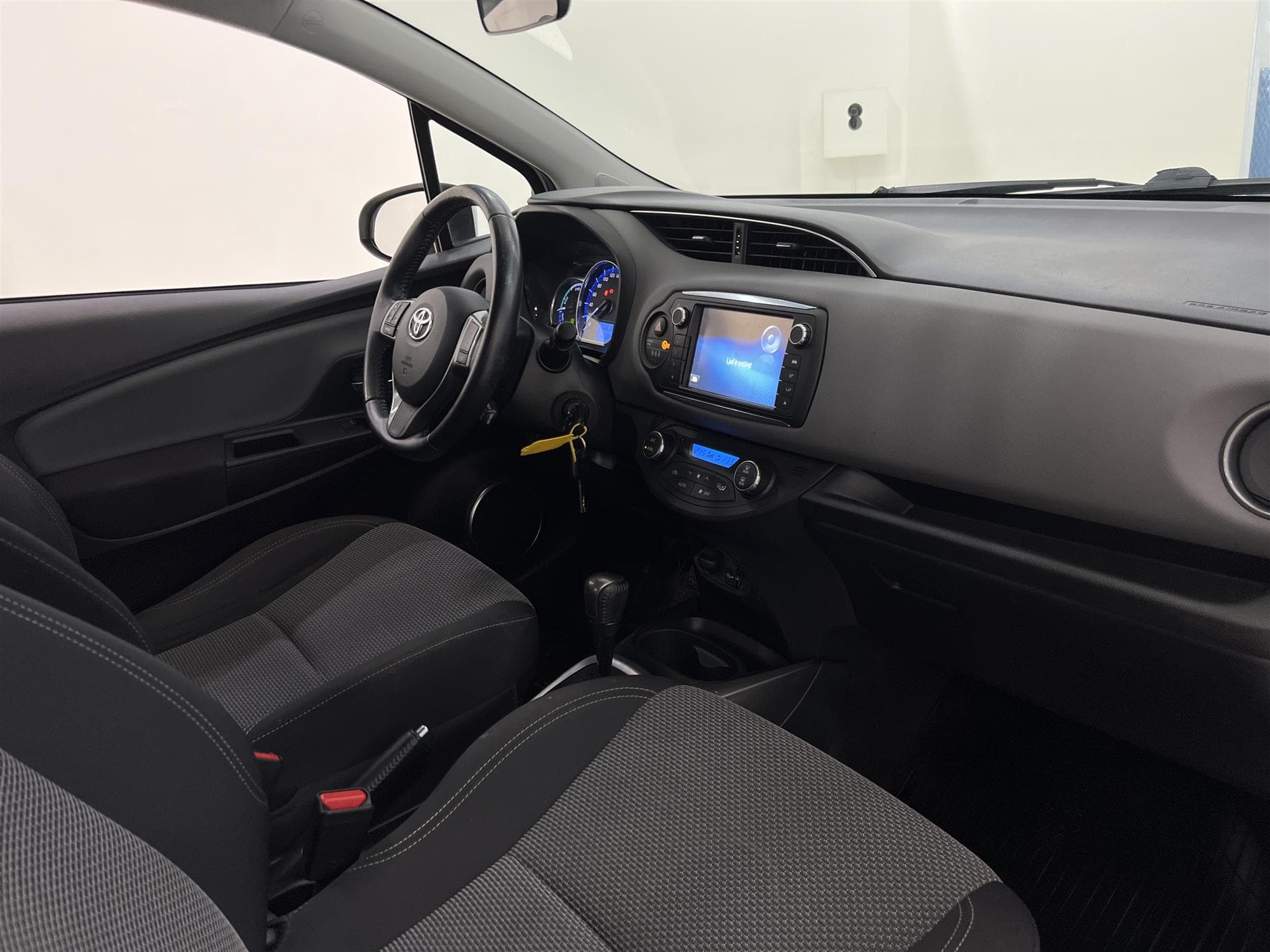 Toyota Yaris Hybrid e-CVT 101hk B-Kam 360kr Skatt 0,33L/mil