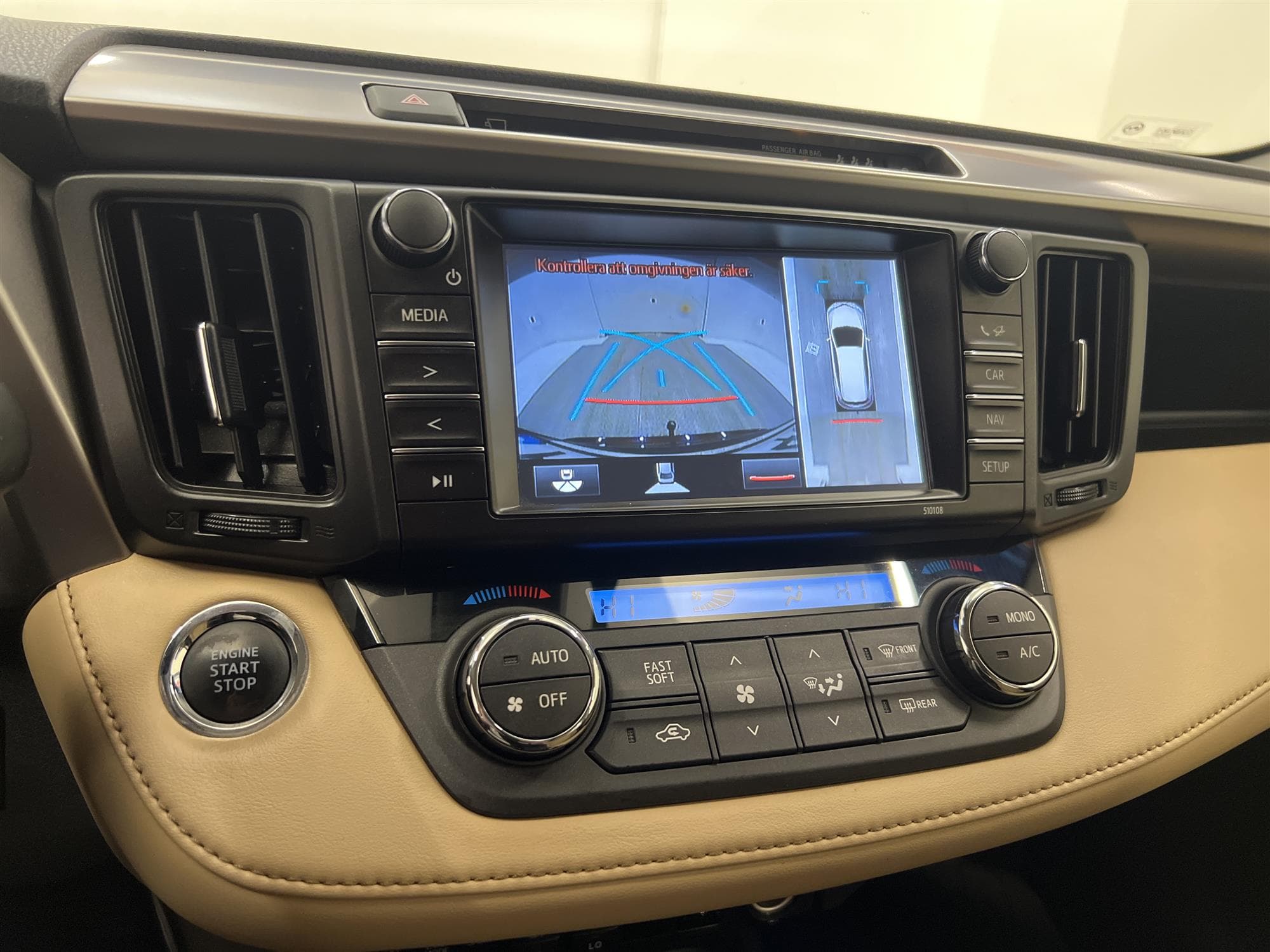 Toyota RAV4 2.0 4x4 152hk Navi Drag Skinn 360-Kam Keyless