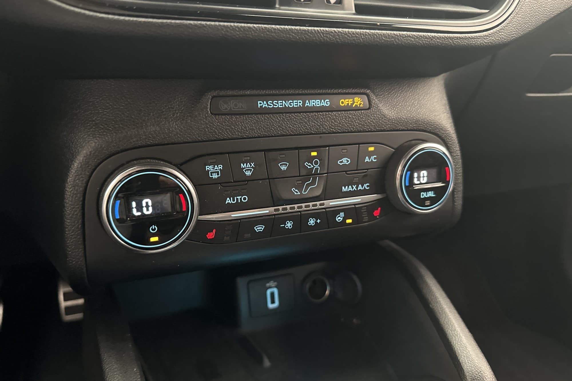 Ford Focus 125hk ST-Line B-Kam MOMS CarPlay 976kr Årsskatt