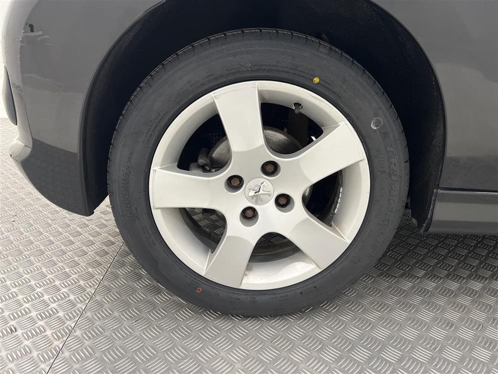 Peugeot 207 CC 1.6 HDI 112hk Nyservad Nybesiktigad 0.49l/milinteriör