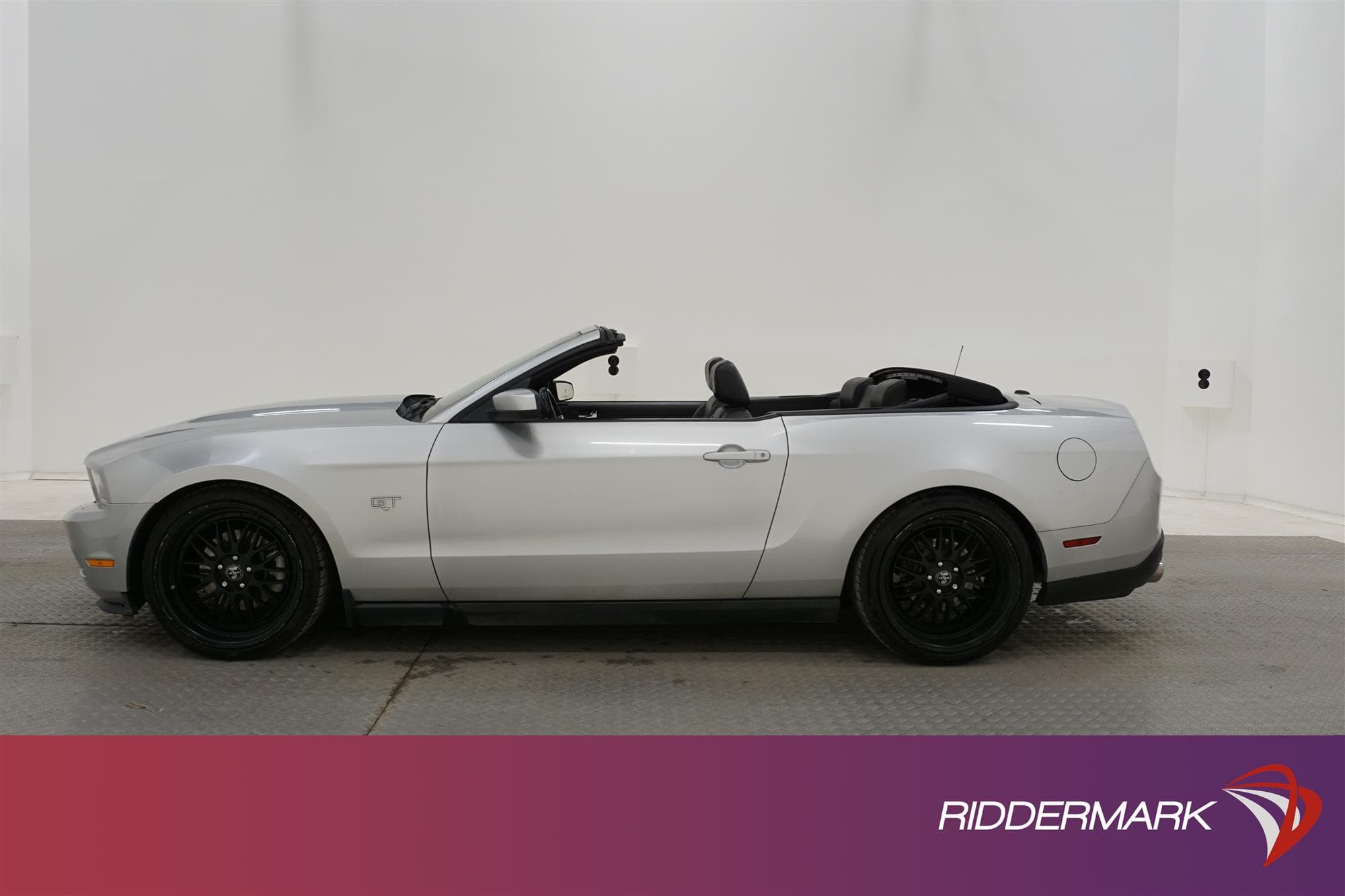 Ford MUSTANG GT 4.6 V8 305hk Cab Skinn