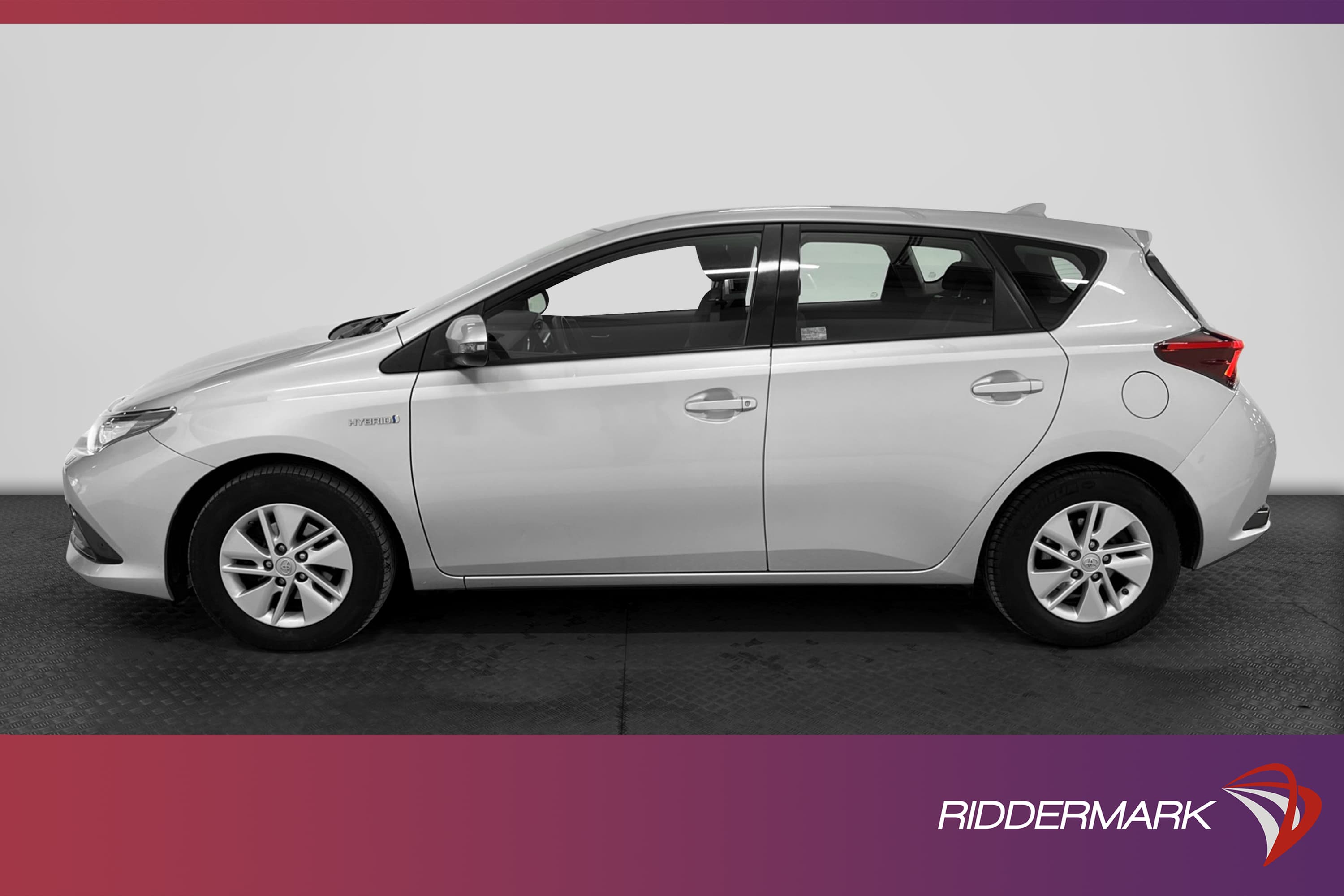 Toyota Auris Hybrid e-CVT 136hk