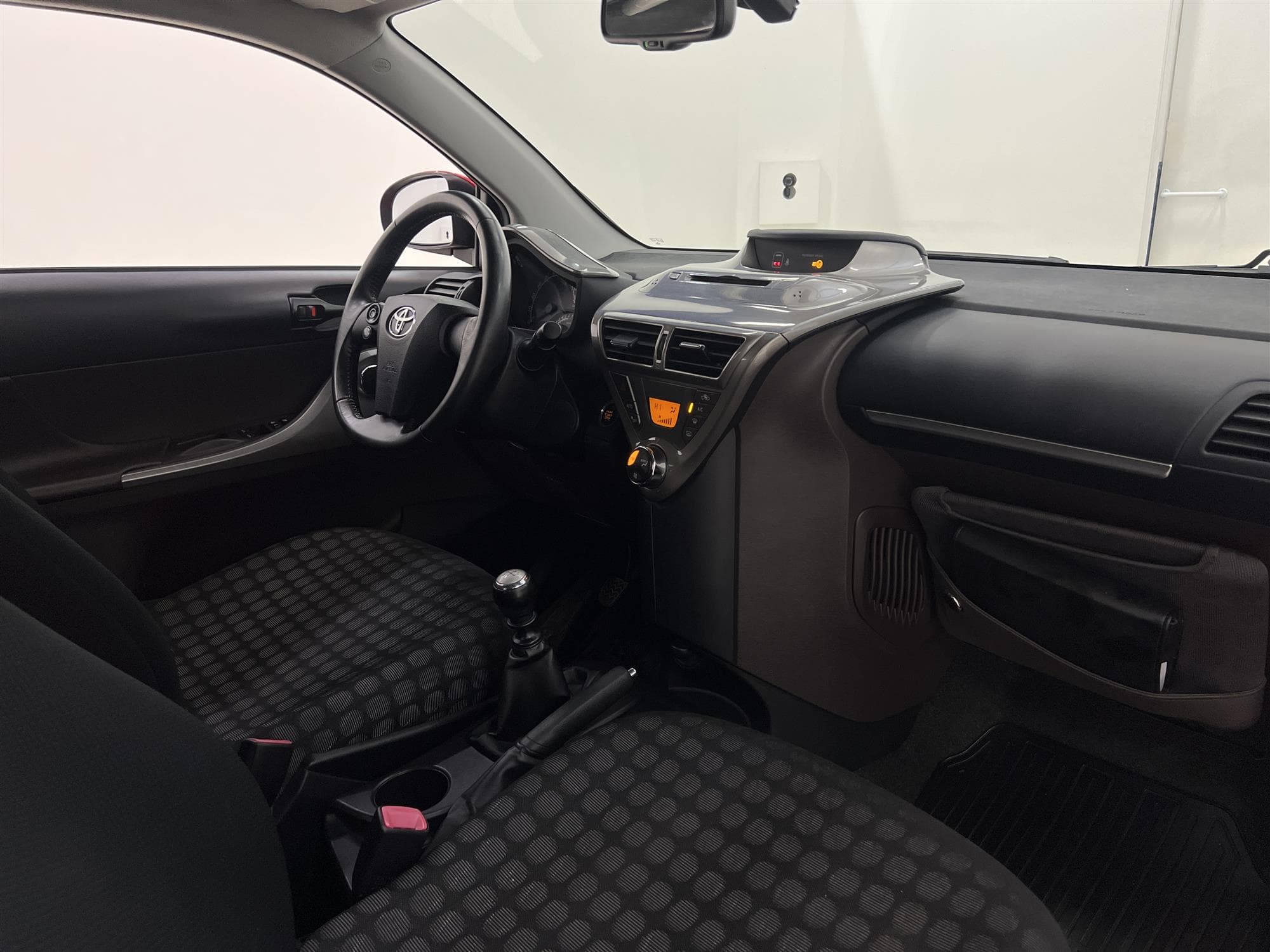 Toyota iQ 1.0 VVT-i  68hk Låg Skatt 0,44L/mil 