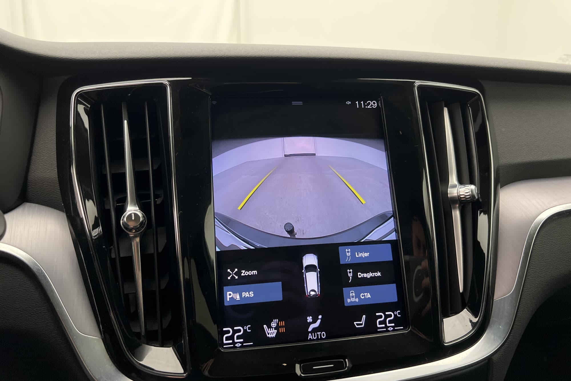 Volvo V60 Recharge T6 AWD Momentum MOMS VOC Drag Värmare H/K