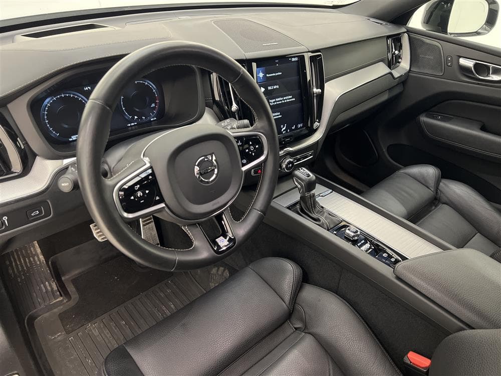 Volvo XC60 T5 250hk AWD R-Design P-Värm Navi B-Kam VoC H/Kinteriör