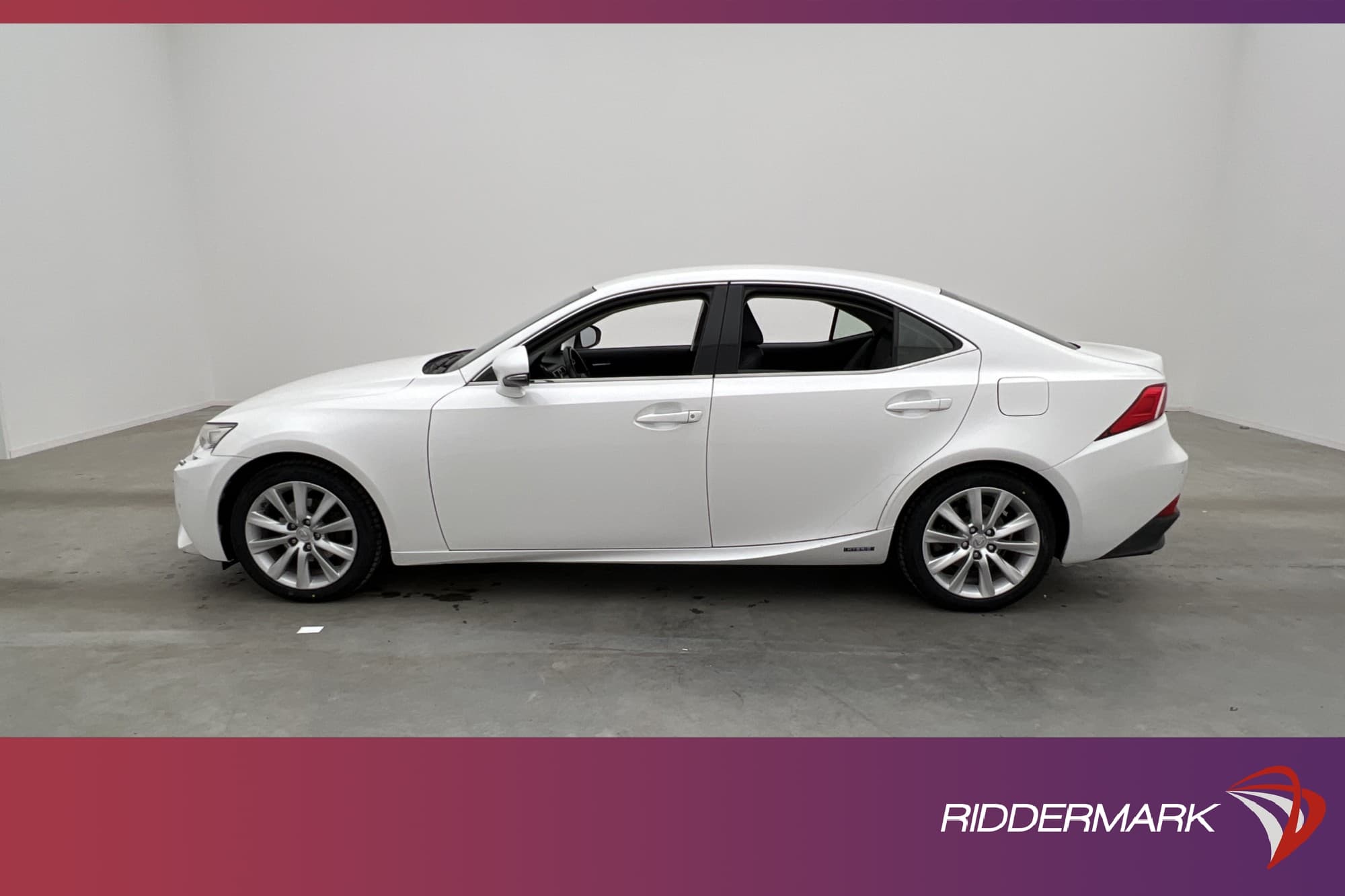 Lexus IS 300h 2.5 CVT