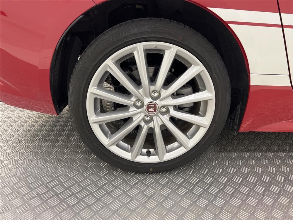 Fiat 124 Spider 1.4 Lounge 140hk GPS BOSE Kamera SV-såldinteriör