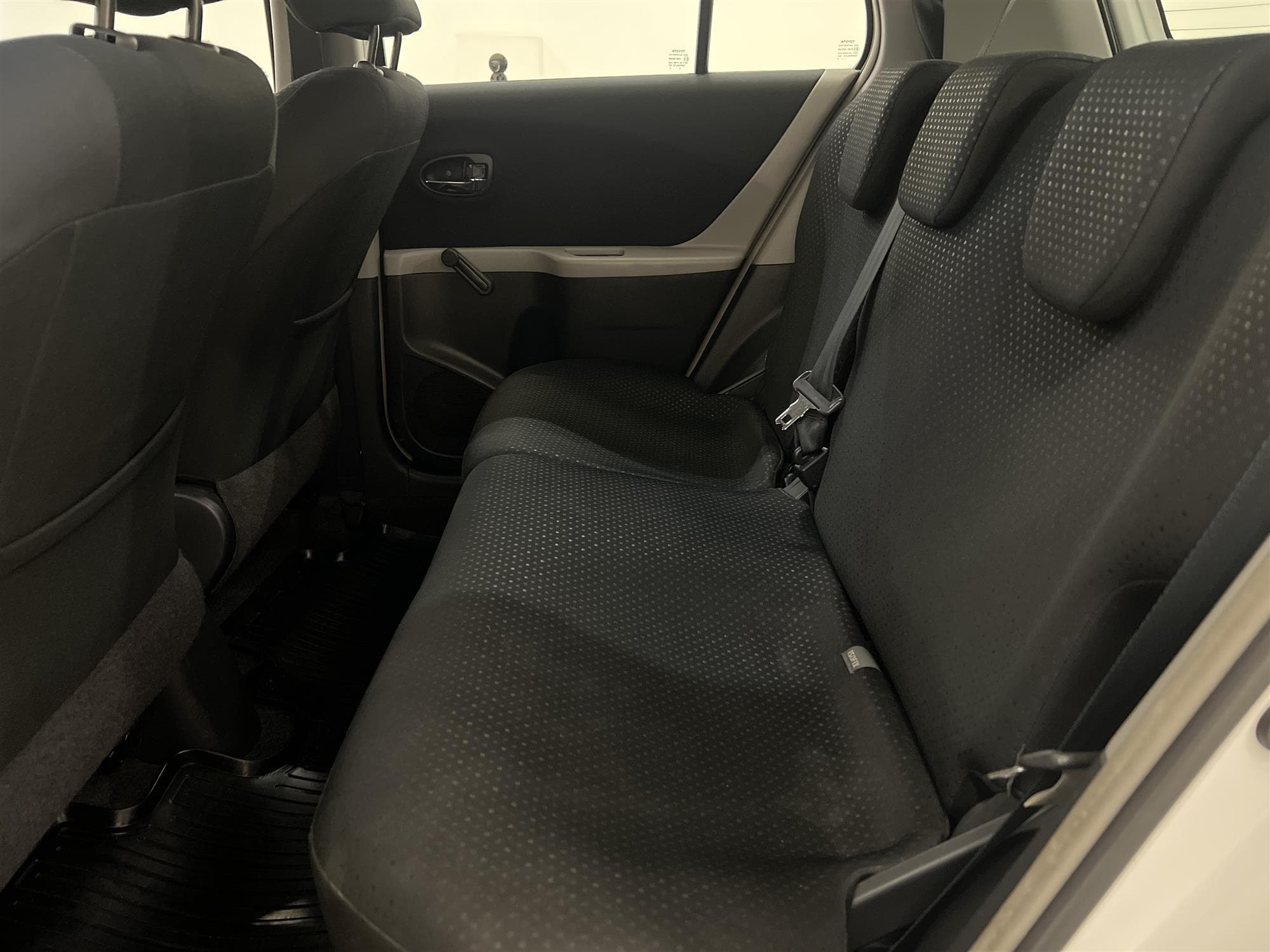 Toyota Yaris 1.33 VVT-i 99hk 558kr Skatt Nyservad 0,46L/mil