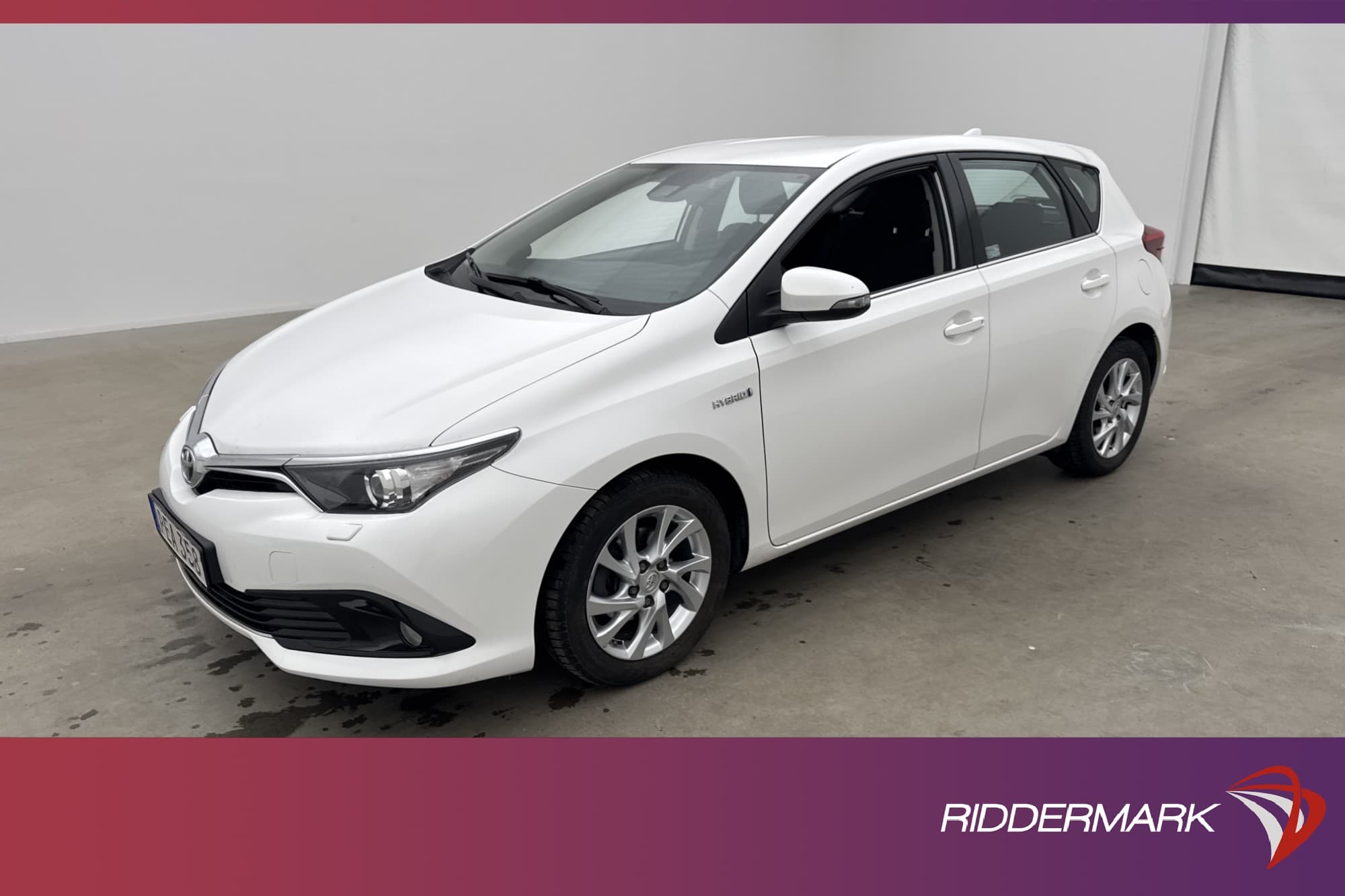 Toyota Auris Hybrid e-CVT 136hk