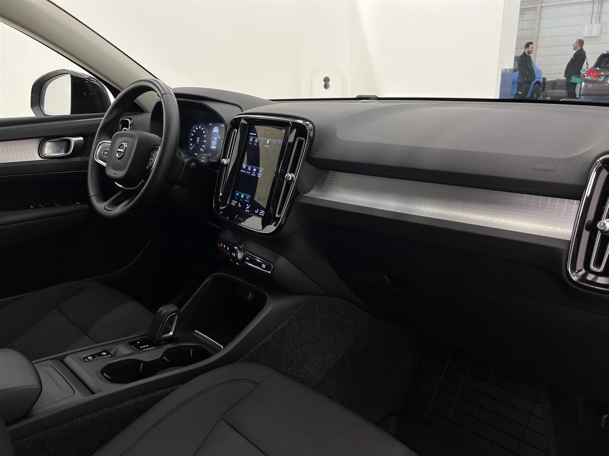 Volvo XC40 T2 129hk Momentum VOC Bränslevärmare Dragkrok