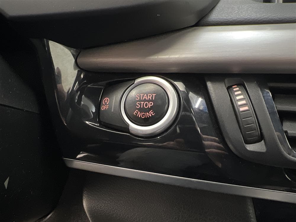 BMW X5 xDrive30d 258hk M Sport Pano DVärm Navi H/K HUD SKinninteriör