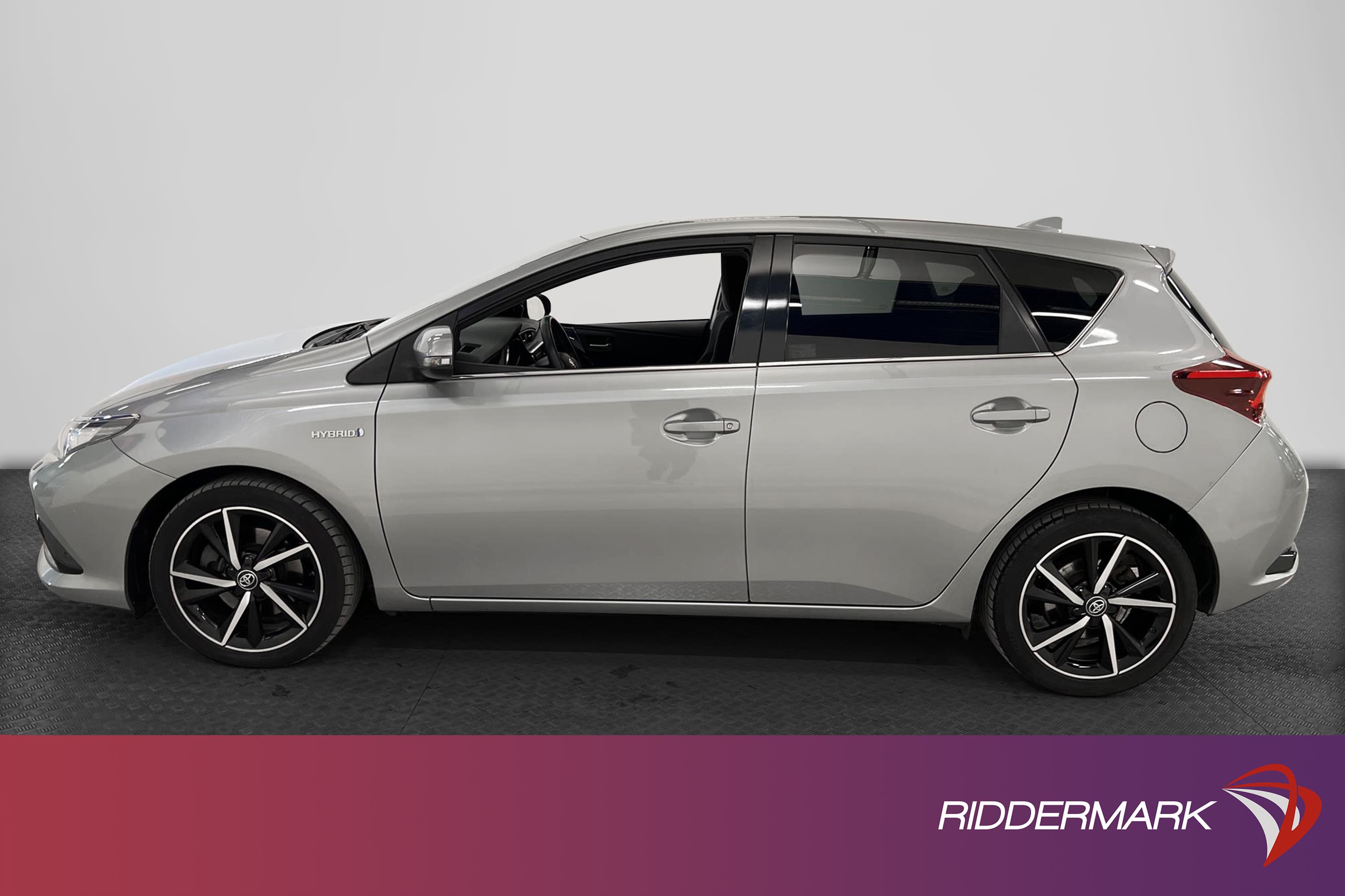 Toyota Auris Hybrid e-CVT 136hk B-Kam 360kr Skatt 0,39L/mil