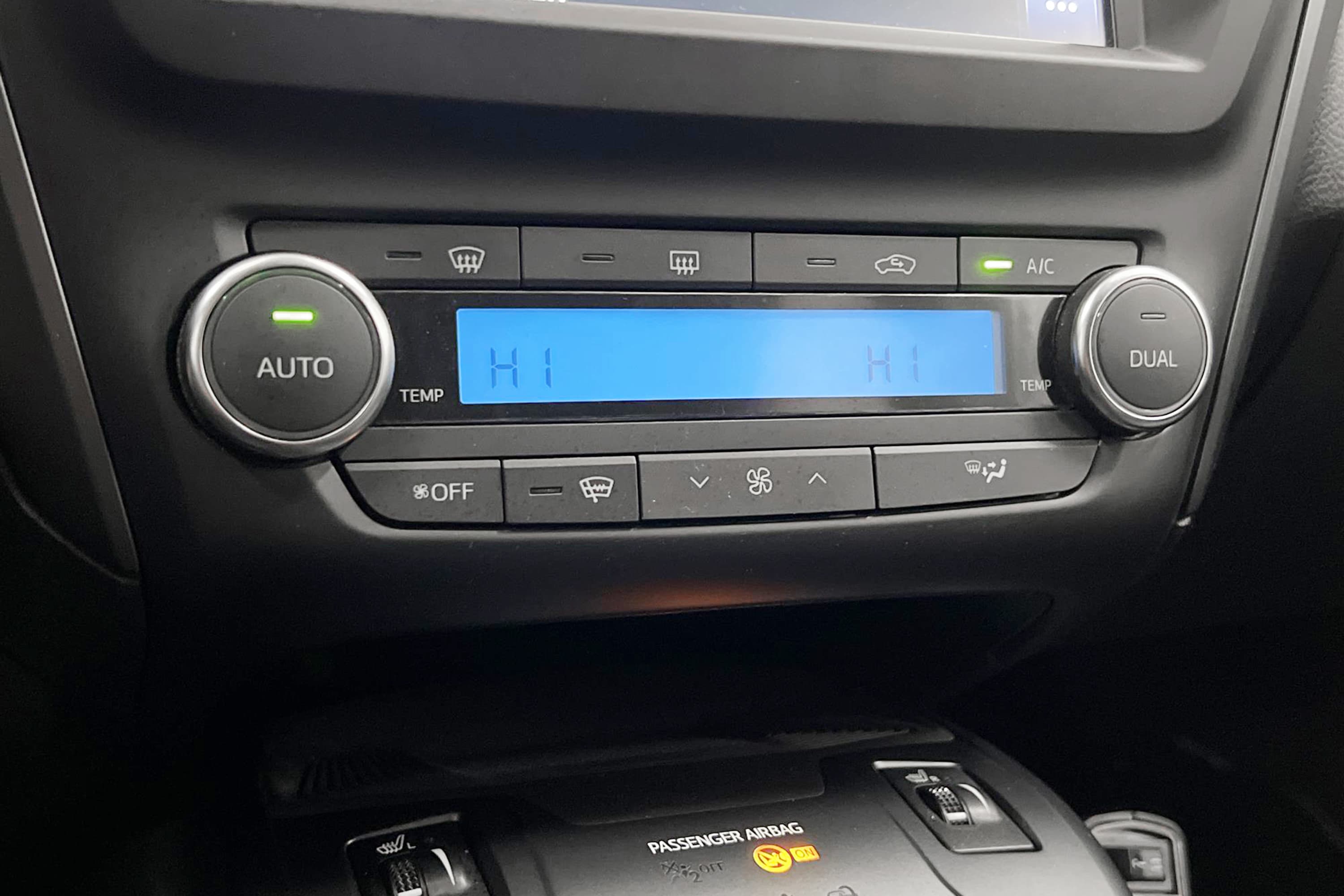 Toyota Avensis 2.0 152hk M&K-Värmare Navi Drag B-Kam Skinn 