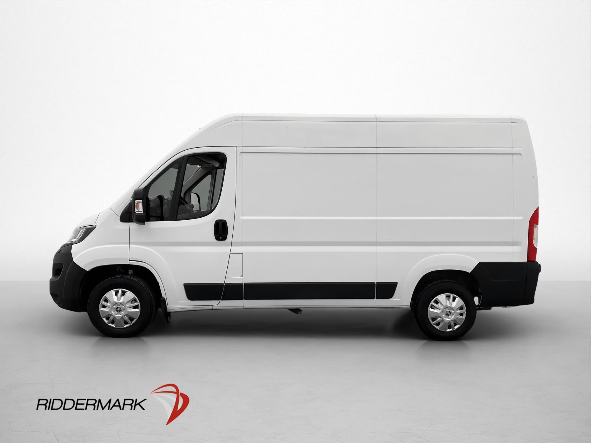 Peugeot Boxer L2H2 140hk Ny-Kamrem Värmare B-Kam 3-Sits Moms