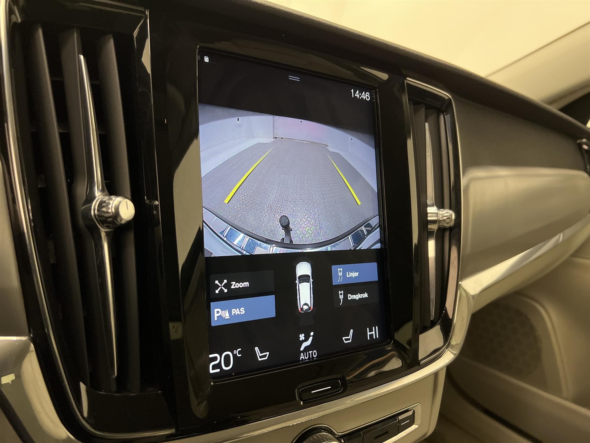 Volvo V90 D3 AWD 150hk Momentum Advanced VOC D-Värm Drag