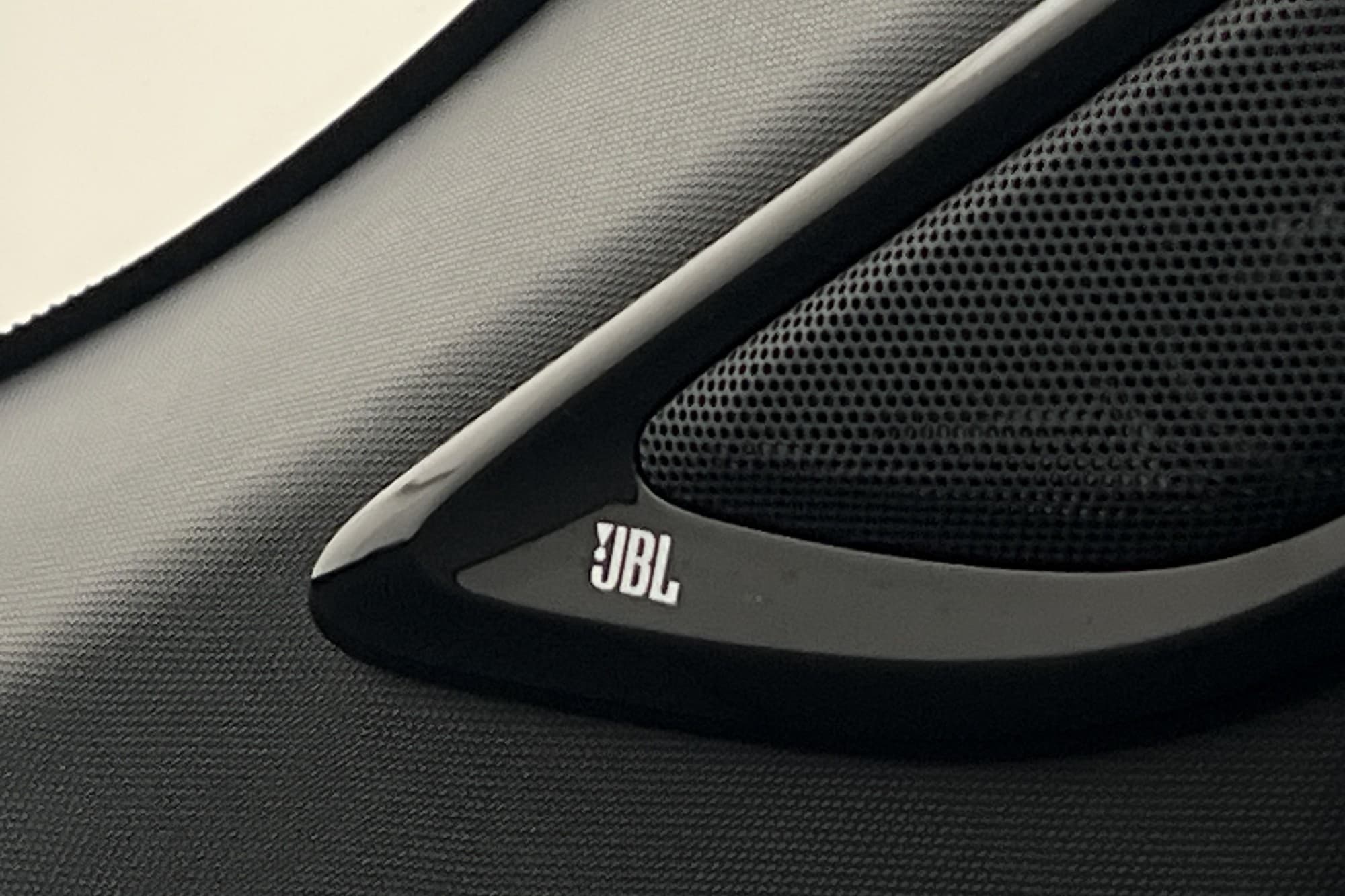 Toyota C-HR Hybrid 184hk Launch Edition JBL Kamera Bi-Tone