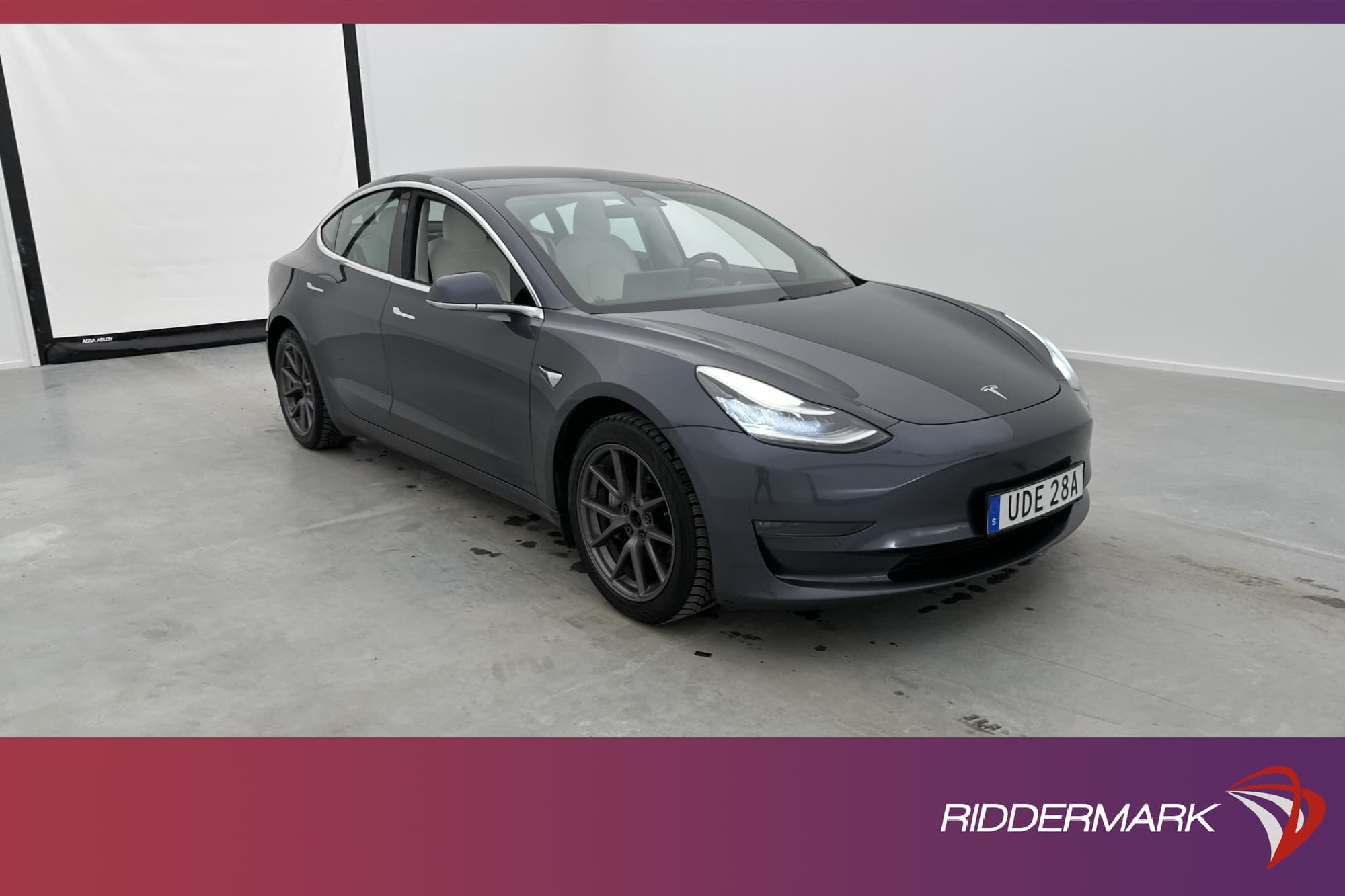 Tesla Model 3 Long Range AWD 440hk Ljus interiör Dragkrok AP