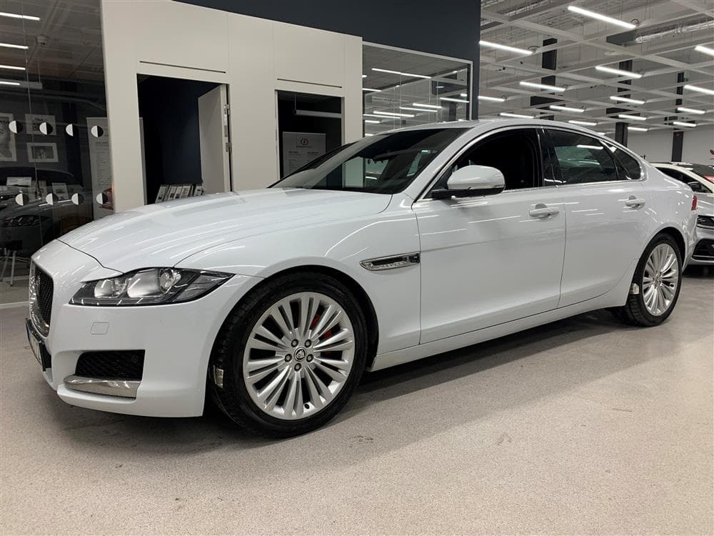 Jaguar XF 2.0D i4 Turbocharged 180hk