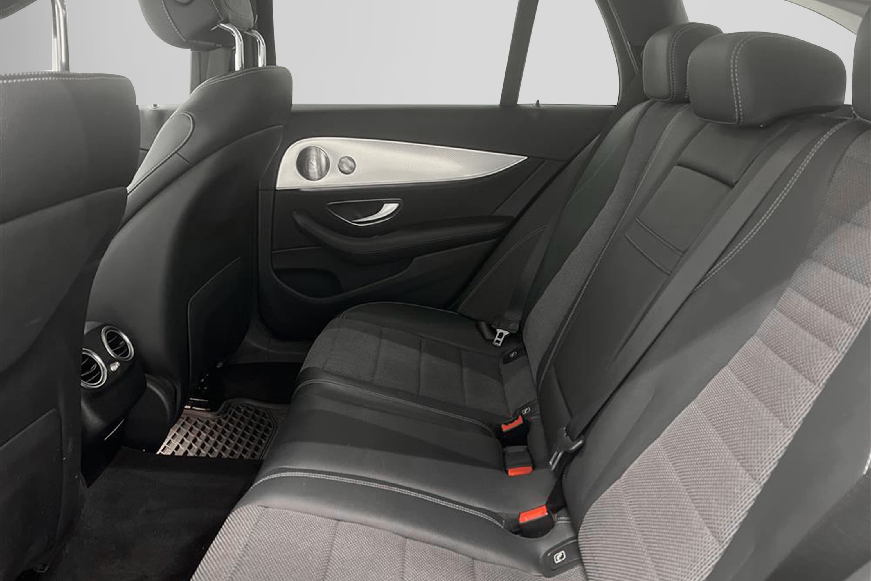 Mercedes-Benz E 220d 4M All-T 194hk D-värm Burmester 360°interiör