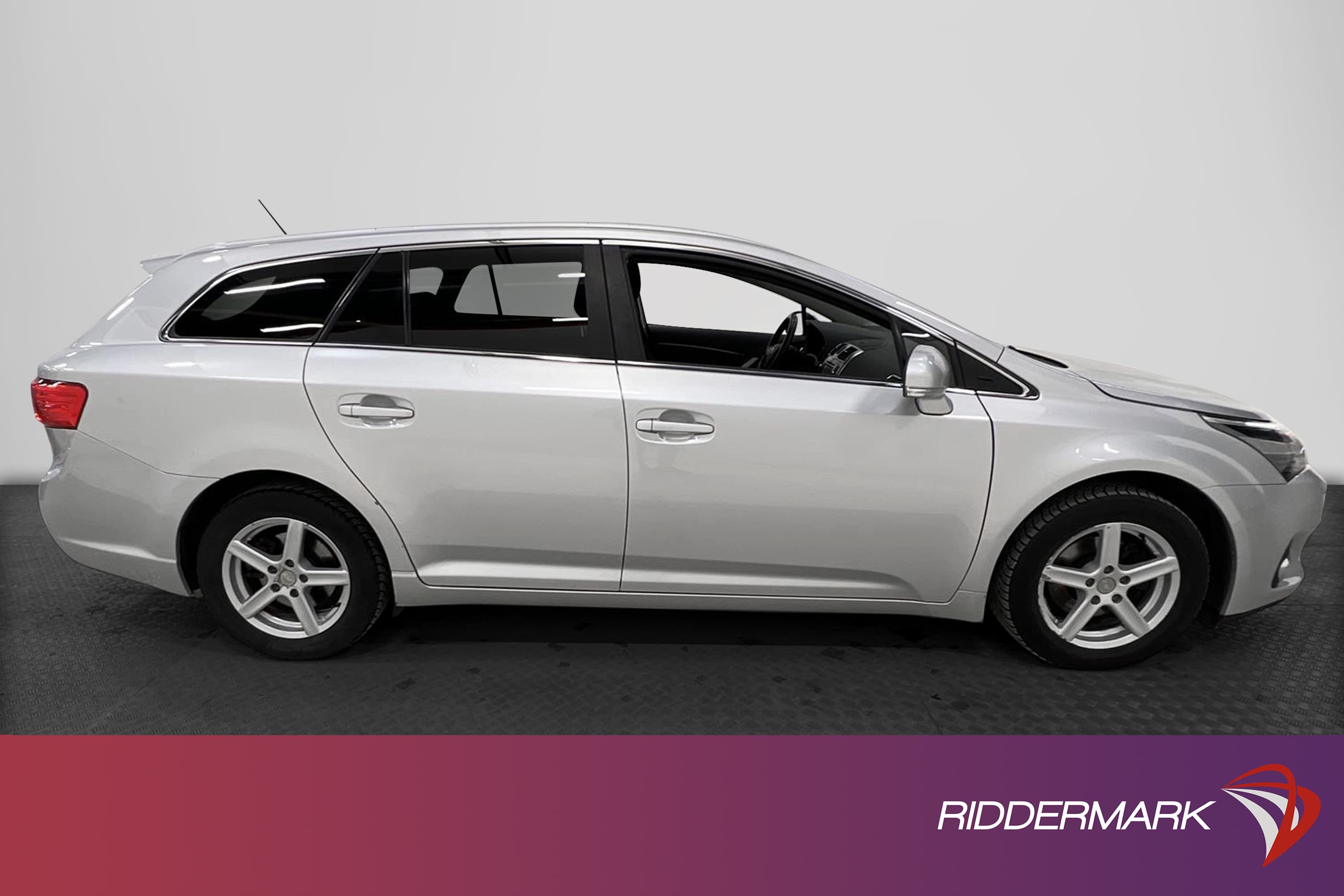 Toyota Avensis Kombi 2.0 D-4D 124hk BKamera Nyserv 0,46L/mil
