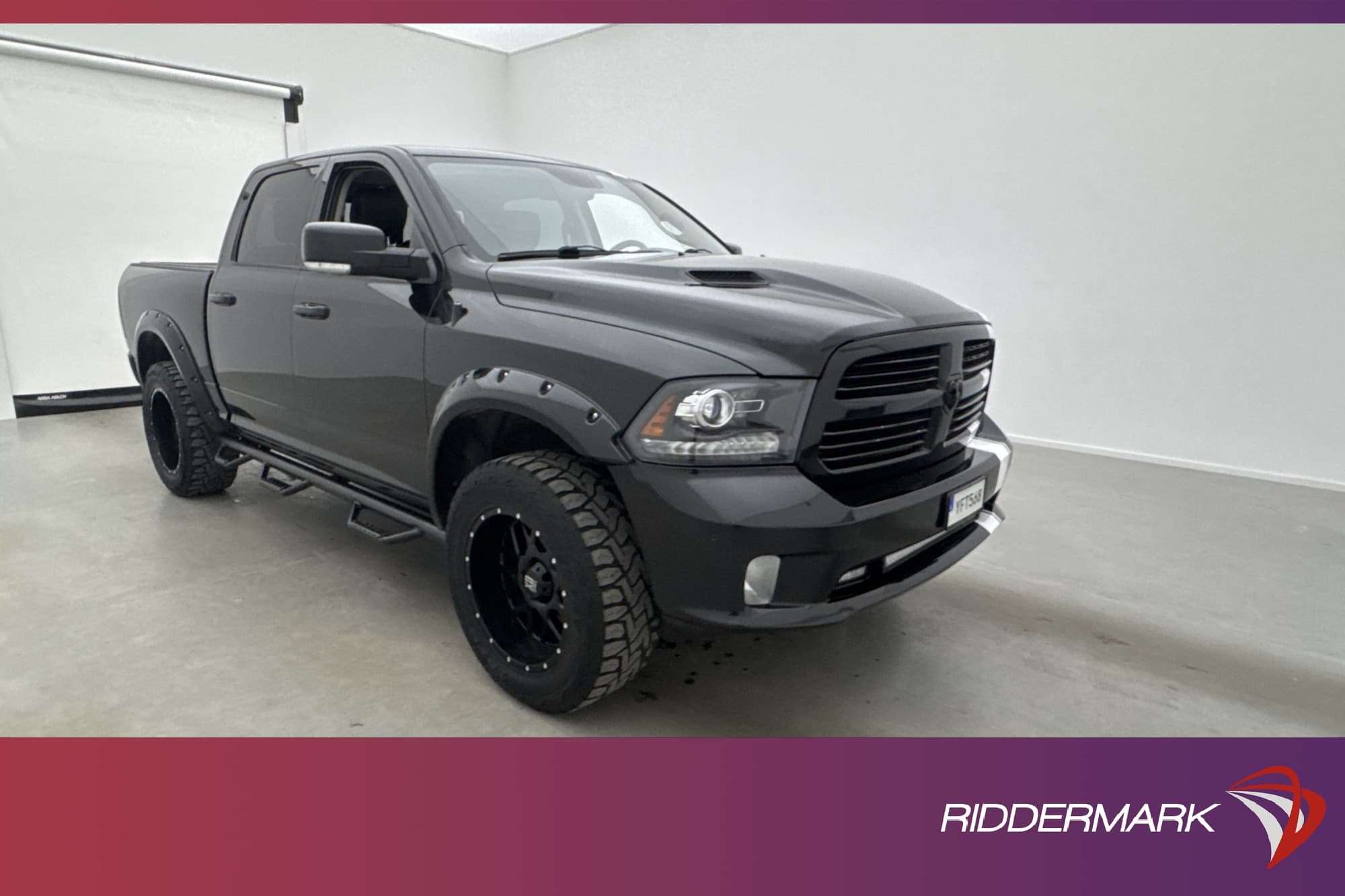 Dodge RAM Sport 5.7 4x4 Dragkrok Skinn Taklucka Alpine Moms