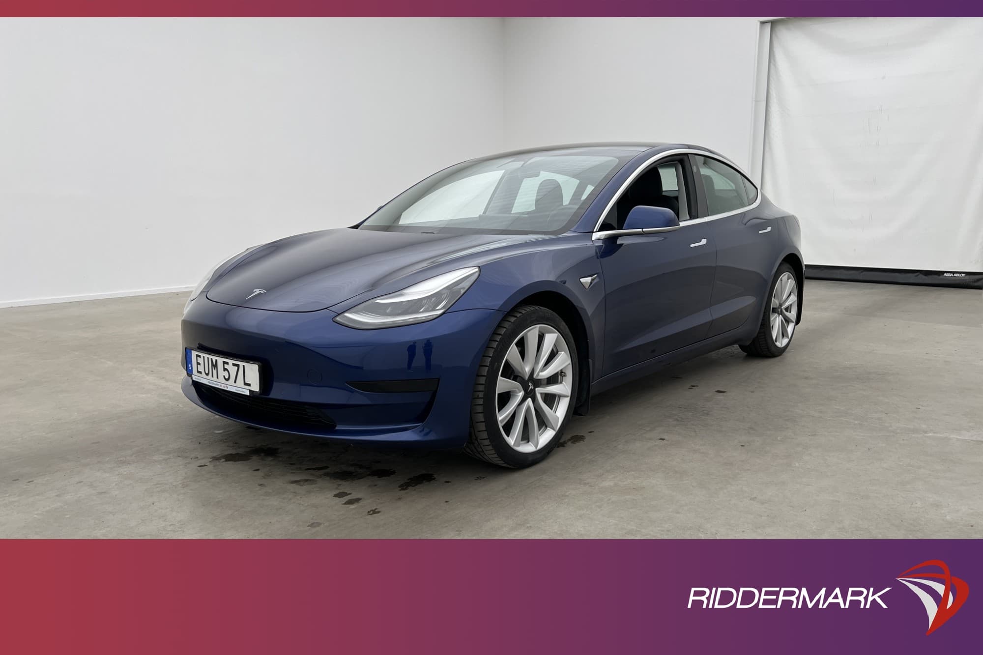 Tesla Model 3 Standard Range Svensksåld Autopilot Panorama
