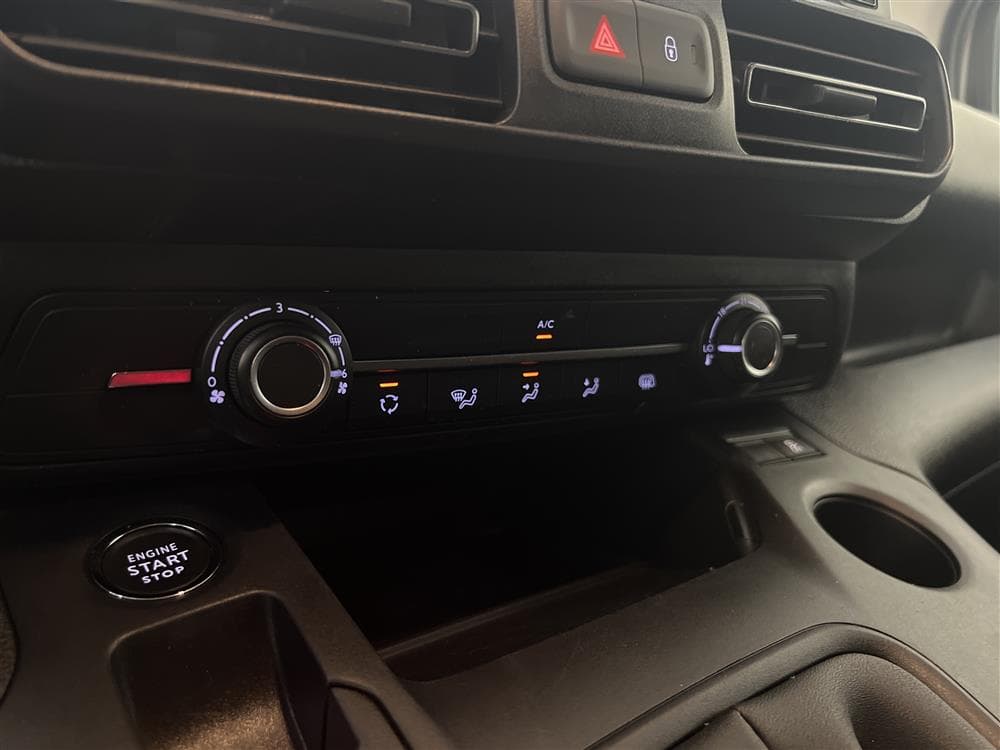 Opel Combo 1.5 CDTI Eu6 100hk PDC Navi Drag Nyservad Moms interiör