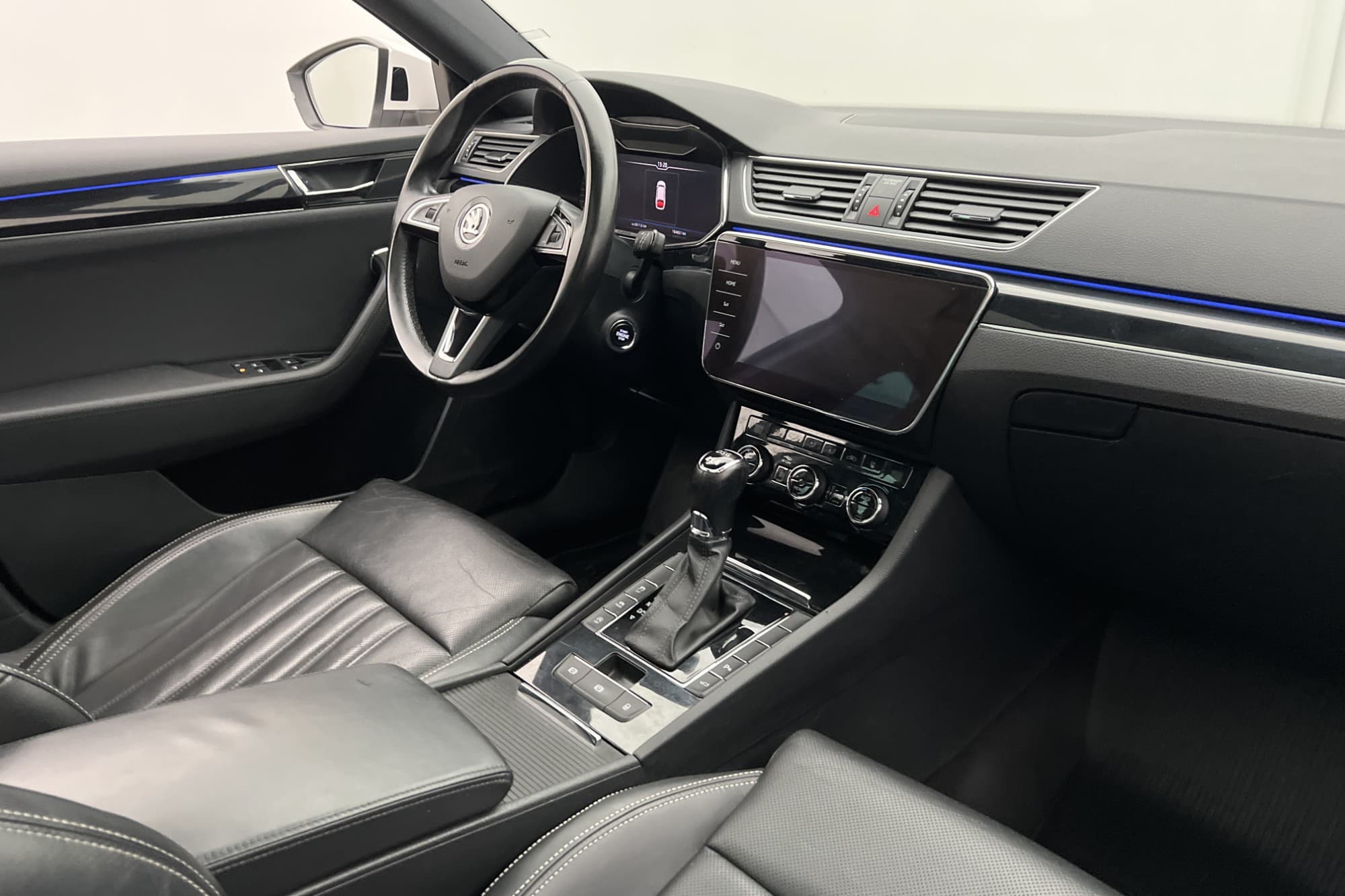 Škoda Superb 2.0 TDI 4X4 L&K Navi Kamera Pano Skinn Canton