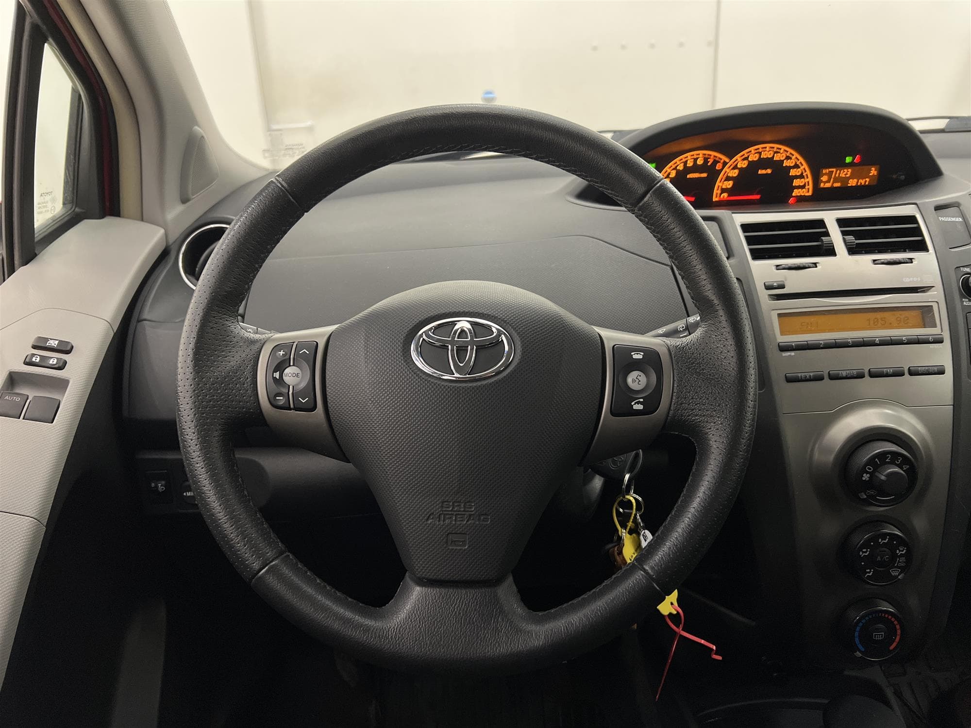 Toyota Yaris 1.33 Dual VVT-i 99hk 1 Brukare Välservad Nybes