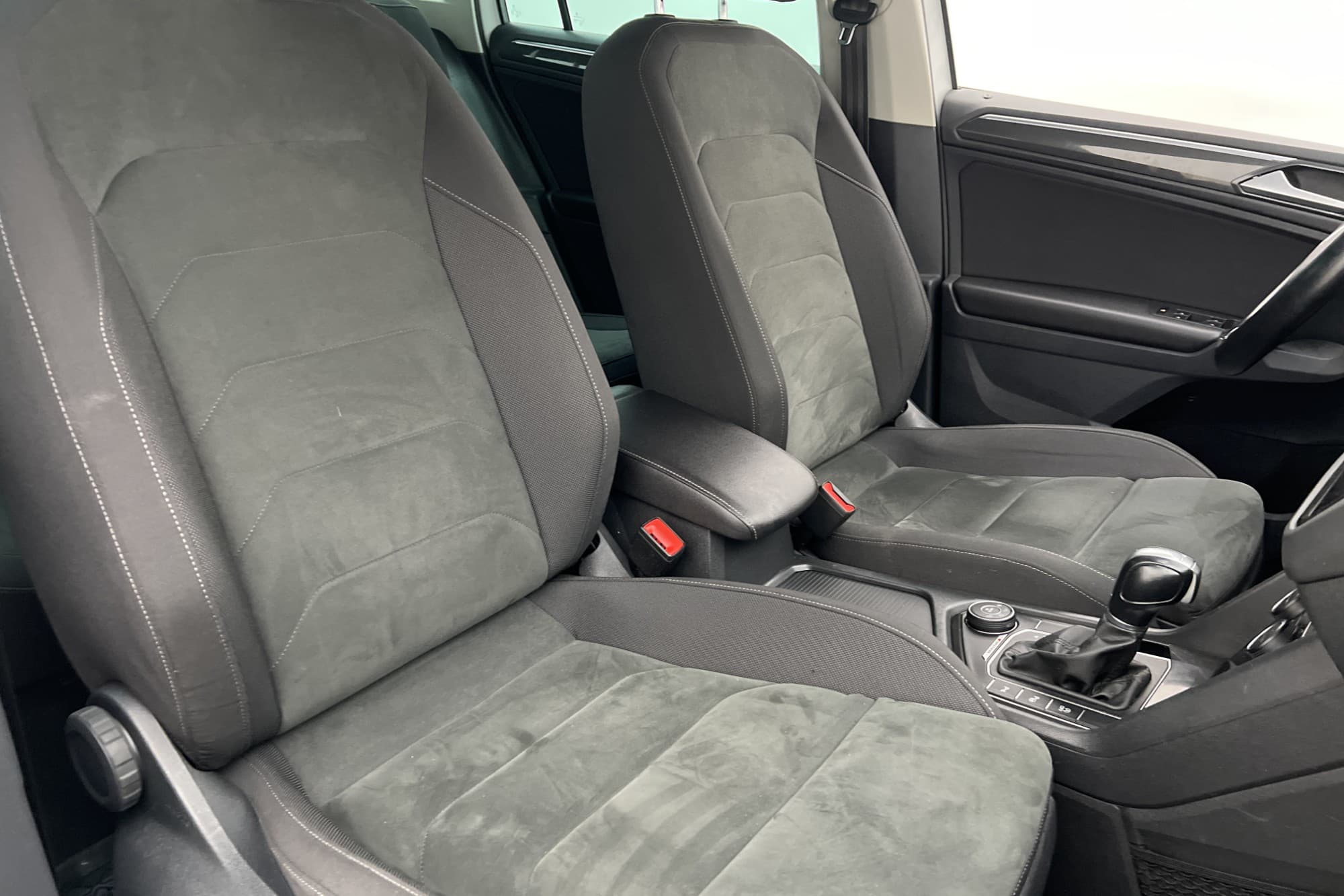 Volkswagen Tiguan 4M 190hk R-Line Cockpit Värmare Dragkrok