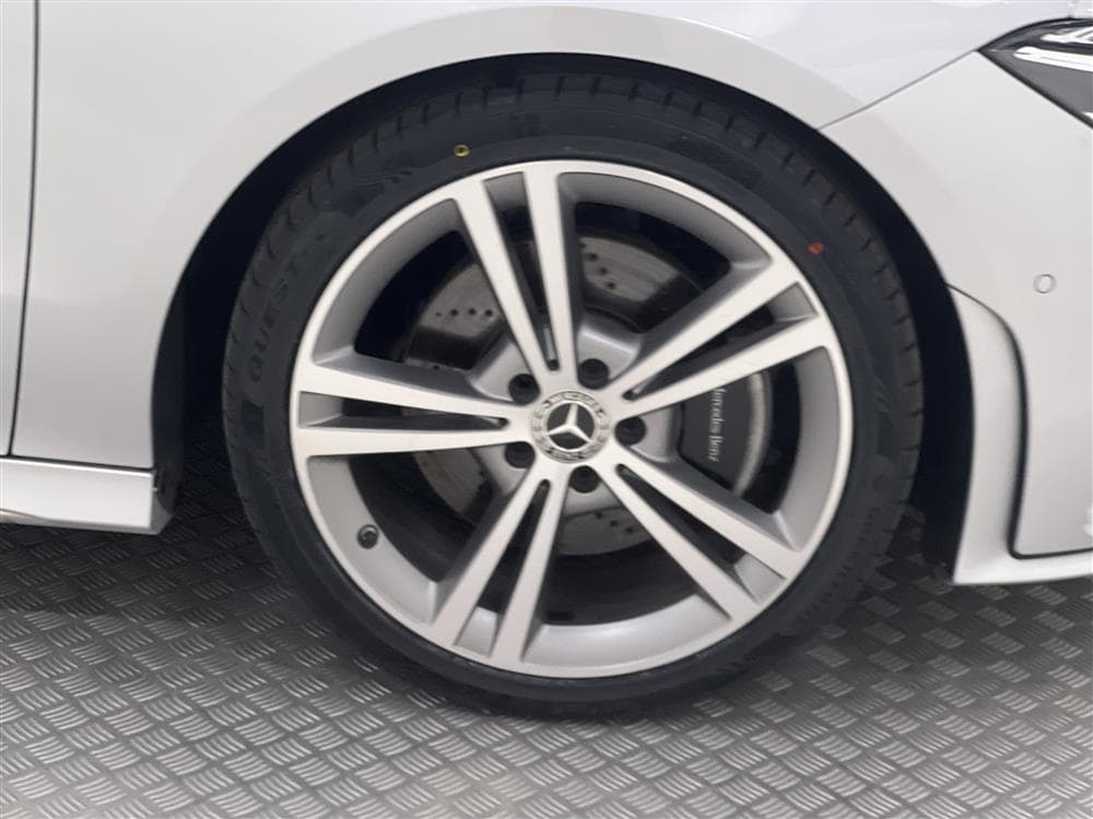 Mercedes-Benz CLA 200 d 150hk AMG Widescreen Pano Navi B-Kaminteriör