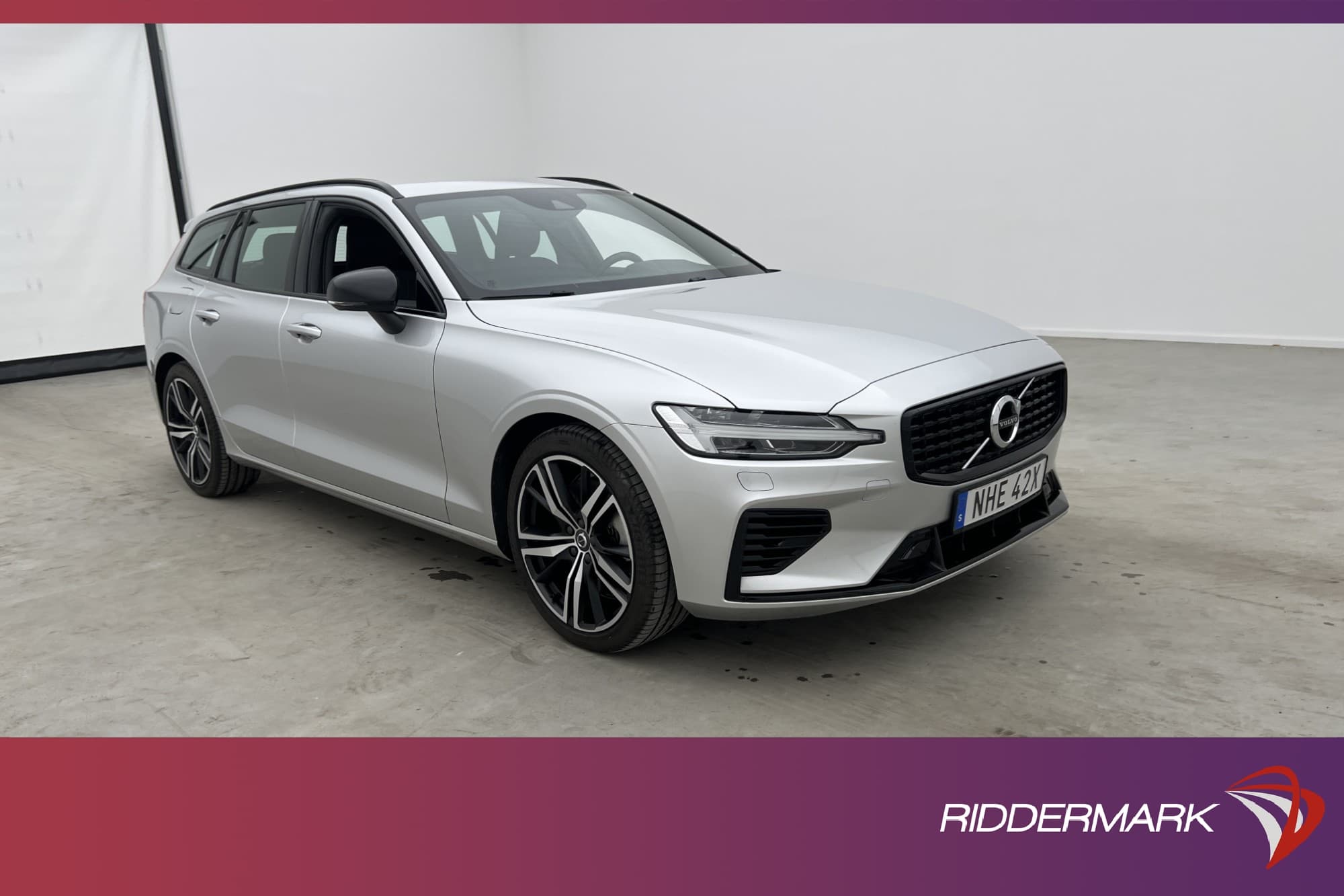 Volvo V60 Recharge T6 AWD 340hk R-Design VOC Navi Kamera