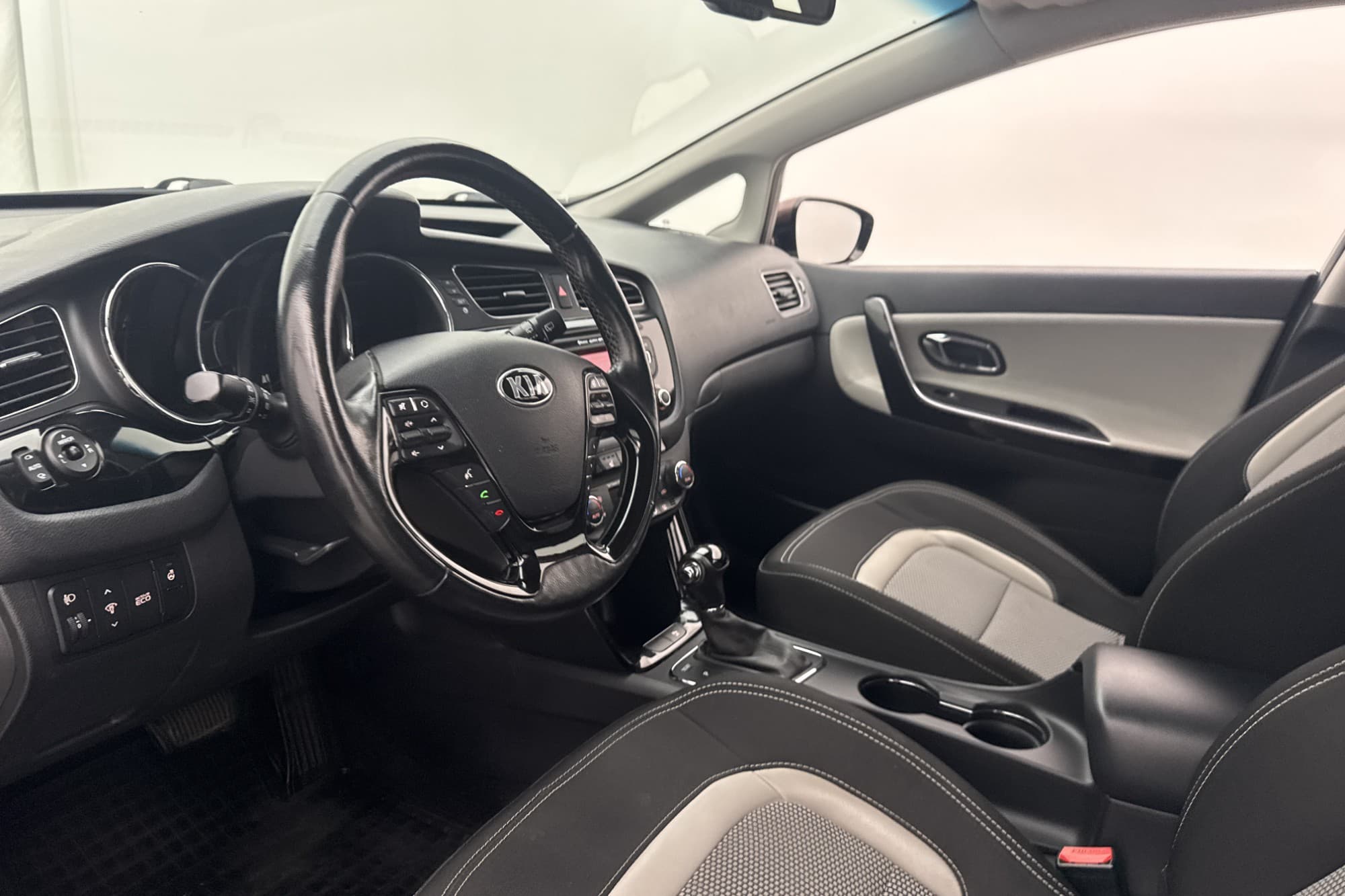 Kia Ceed 1.6 GDI 135hk M&K-Värmare Dragkrok Rattvärme