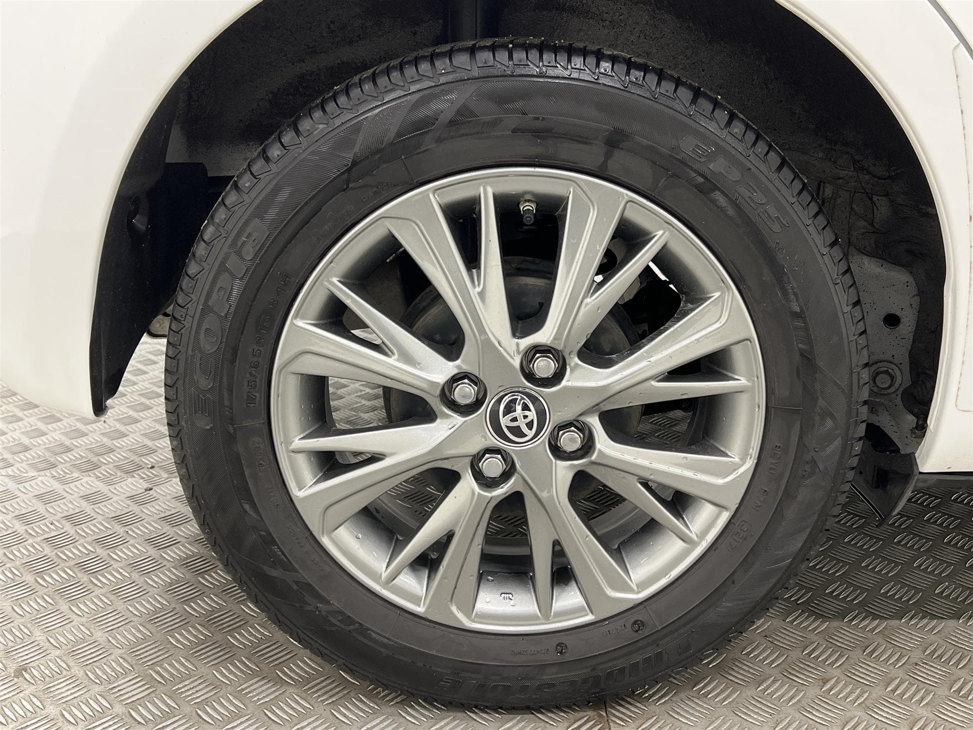 Toyota Yaris  1.5 111hk Navi B-Kam Låg Skatt 0,48L/mil