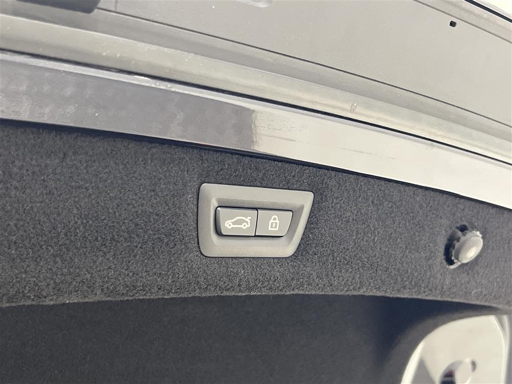 BMW M850i xDrive Coupé 530hk Carbon Core B&W 360° HUD