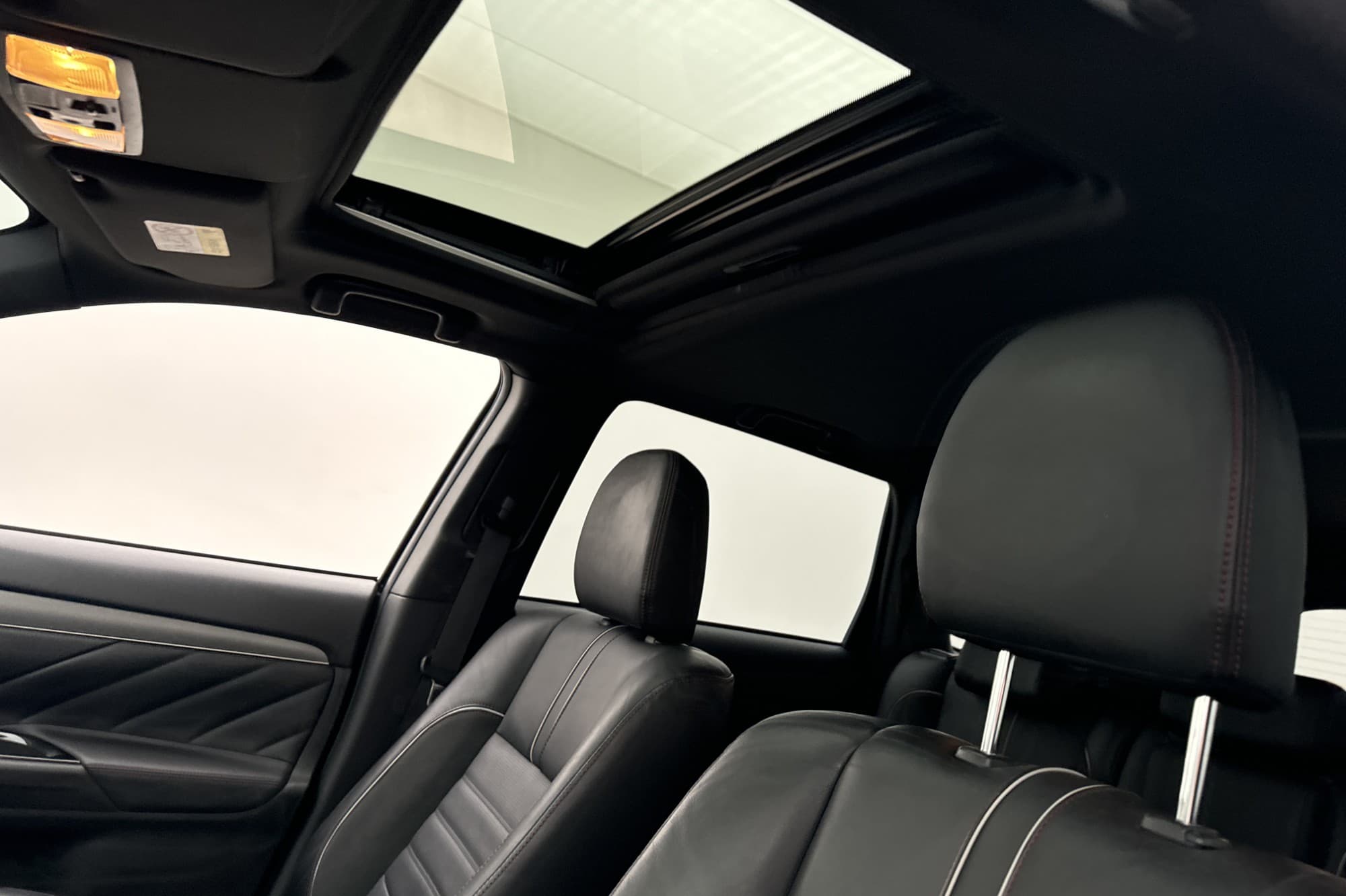 Mitsubishi Outlander PHEV 4WD Business 360° Taklucka Drag