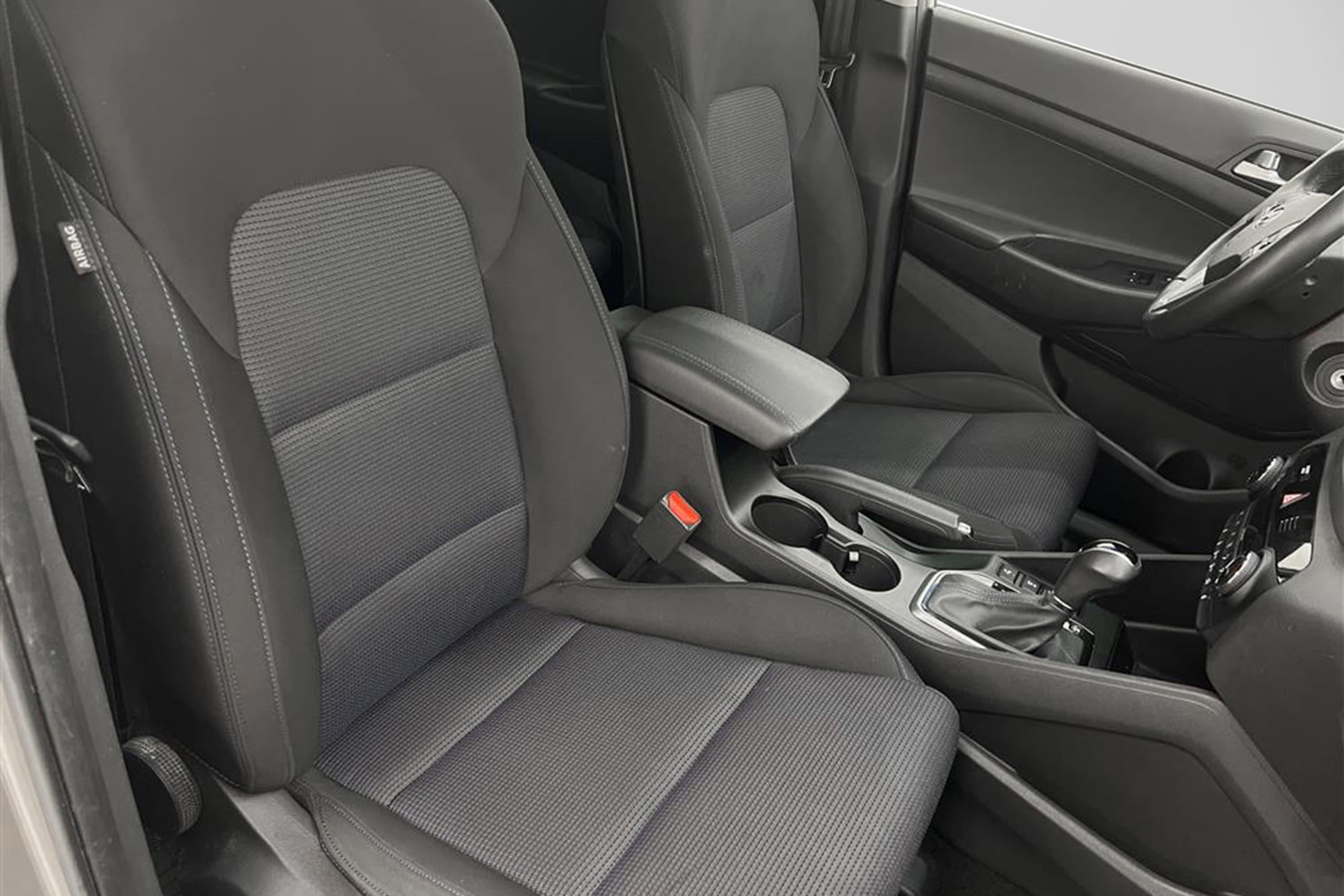 Hyundai Tucson 1.6T 4WD 177hk P-sensor Rattvärme Draginteriör