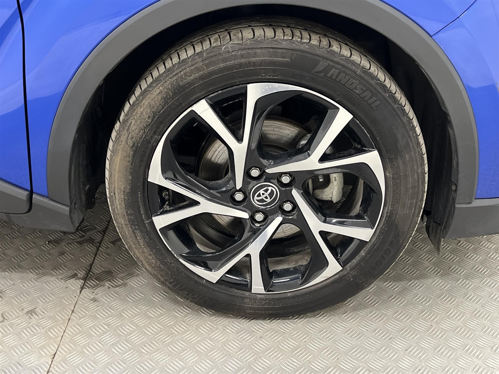 Toyota C-HR Hybrid CVT 122hk B-Kam Låg Skatt 0,38L/mil