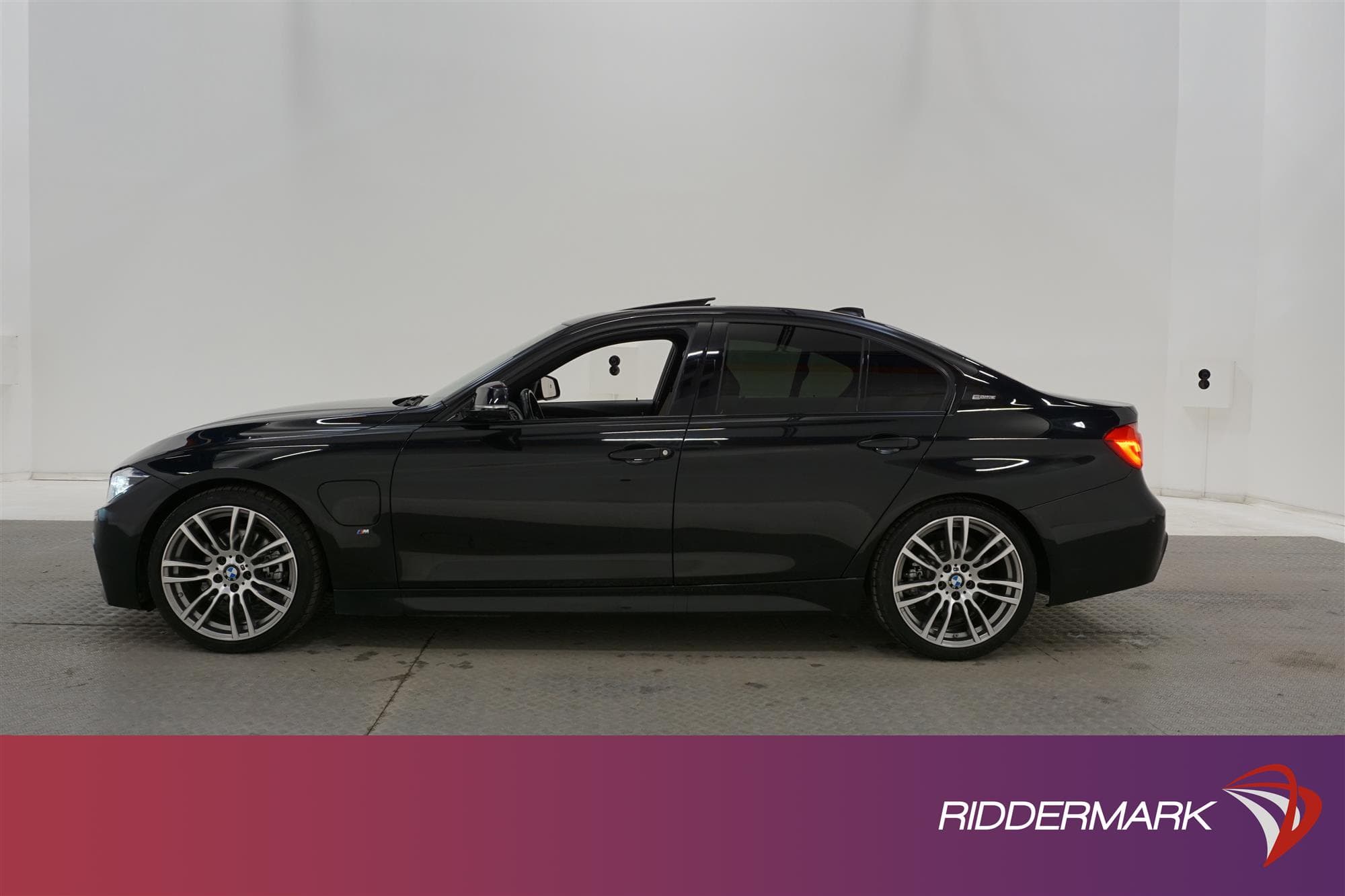 BMW 330e Sedan 252hk