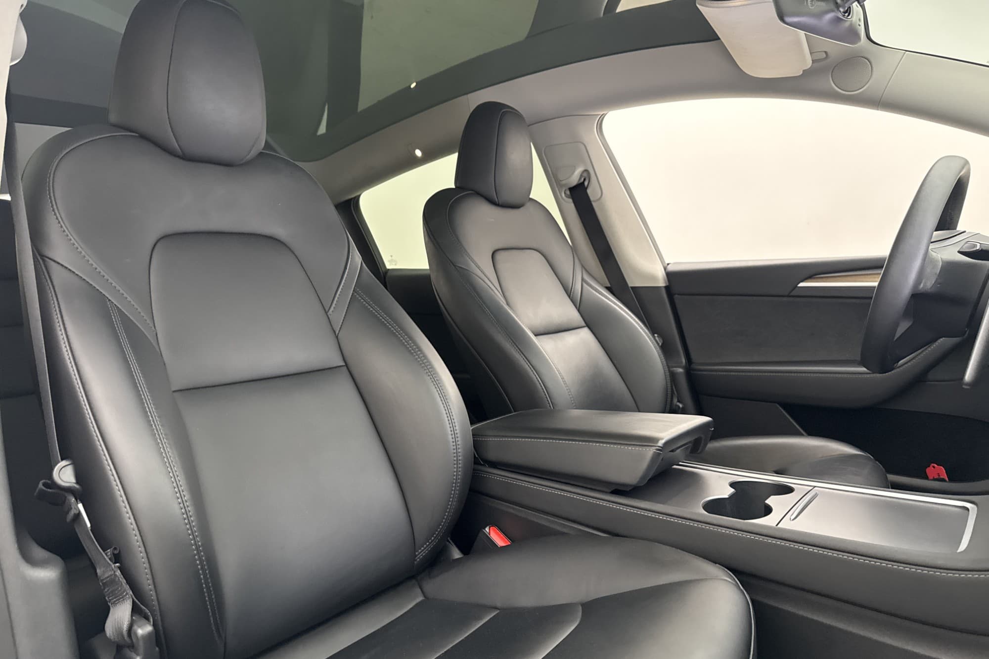 Tesla Model Y Standard Range RWD Drag Autopilot Sv-Såld