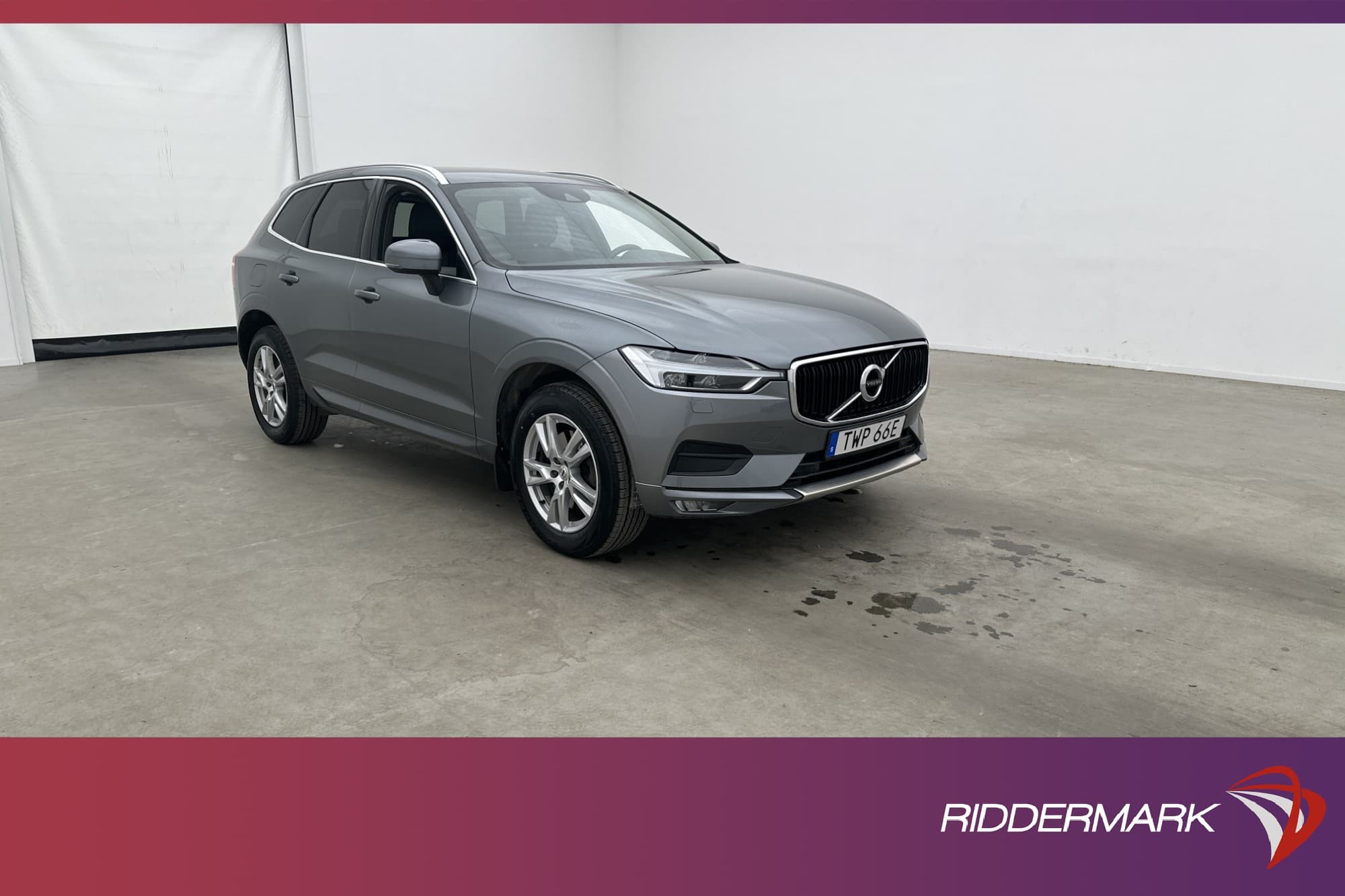 Volvo XC60 D4 AWD Momentum Värm Navi CarPlay Sensorer Drag