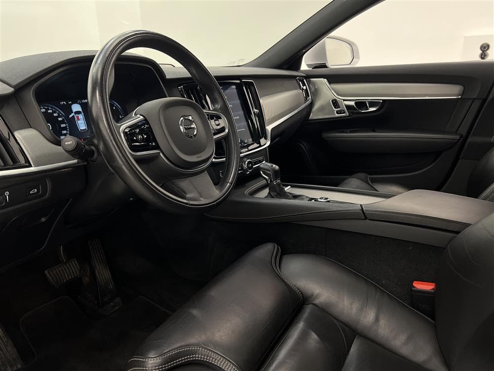 Volvo V90 D5 AWD Inscription VOC Pano B&W 360° HUD 0,49L/Mil