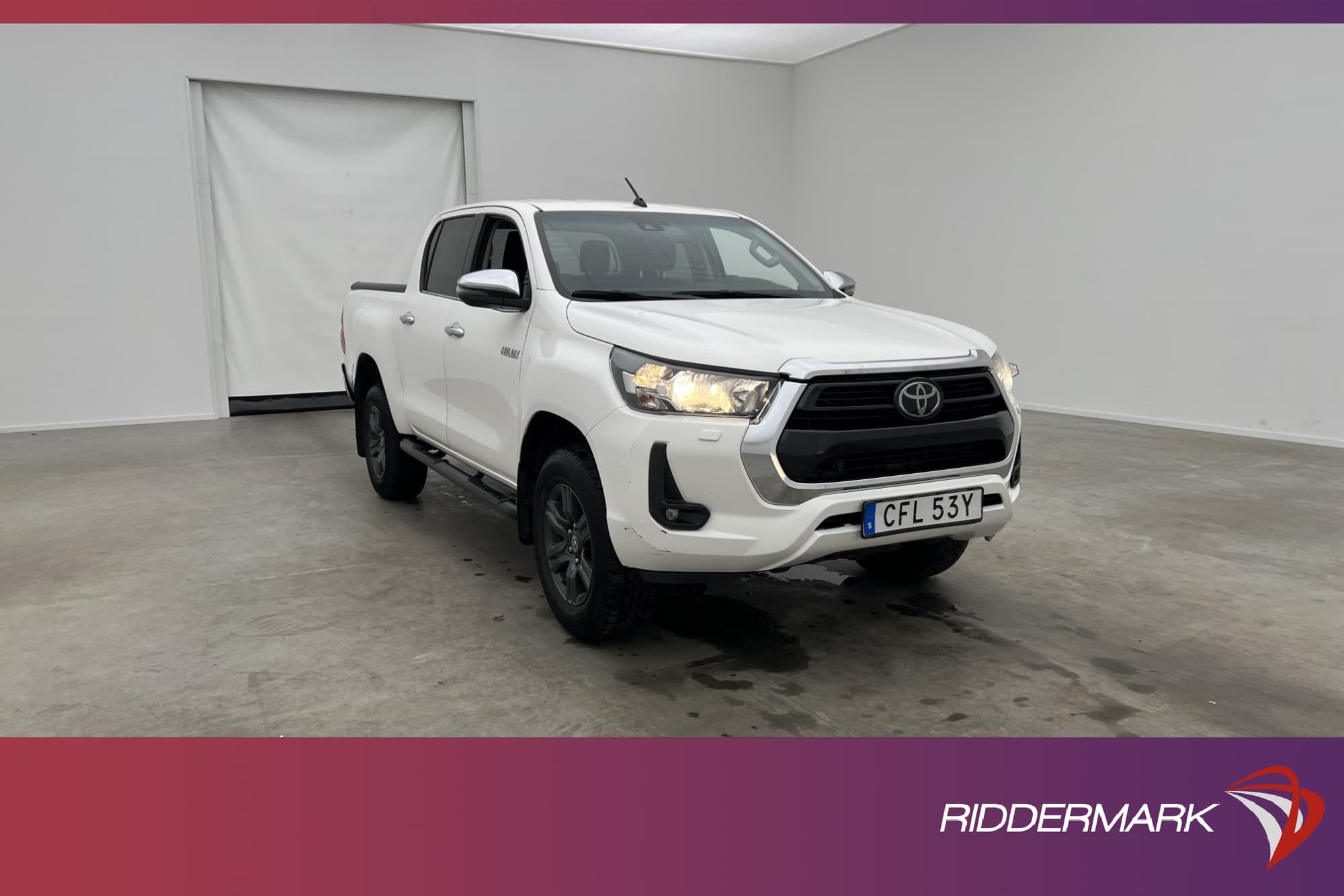 Toyota Hilux Hero 2.4 4WD M/K-Värmare Drag Diff MOMS 1-Ägare