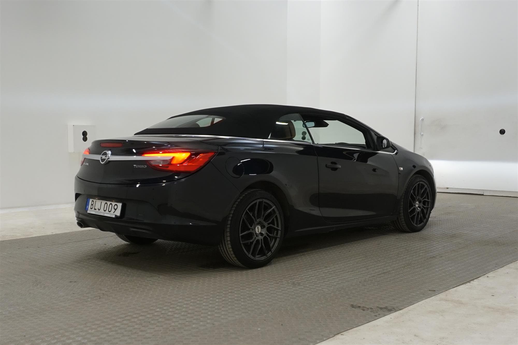 Opel Cascada Cabriolet 170hk Skinn P-sensorer Navi Nyservadexteriör