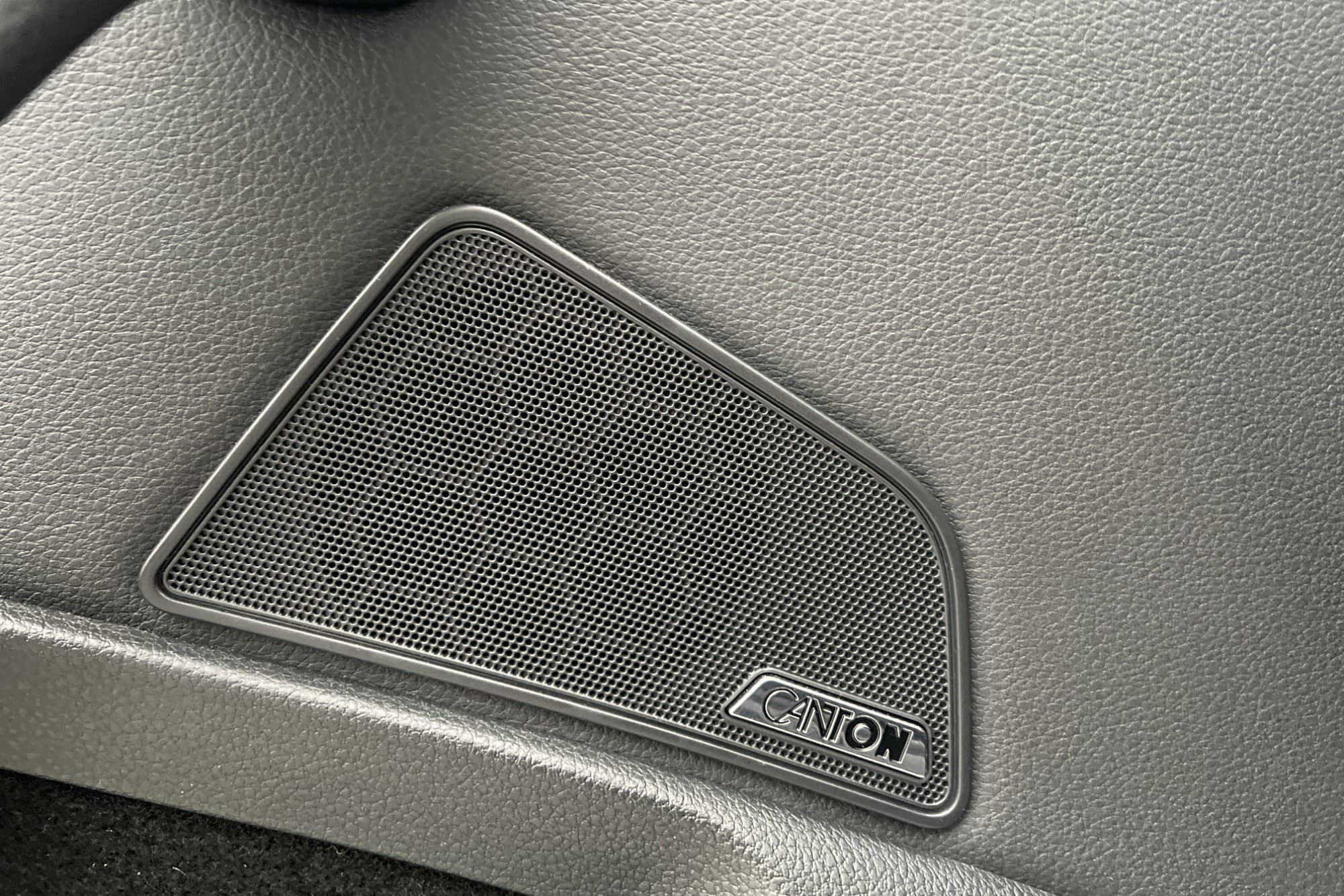 Škoda Superb 2.0 TDI 4x4 L&K Cockpit Canton Värmare Dragkrok