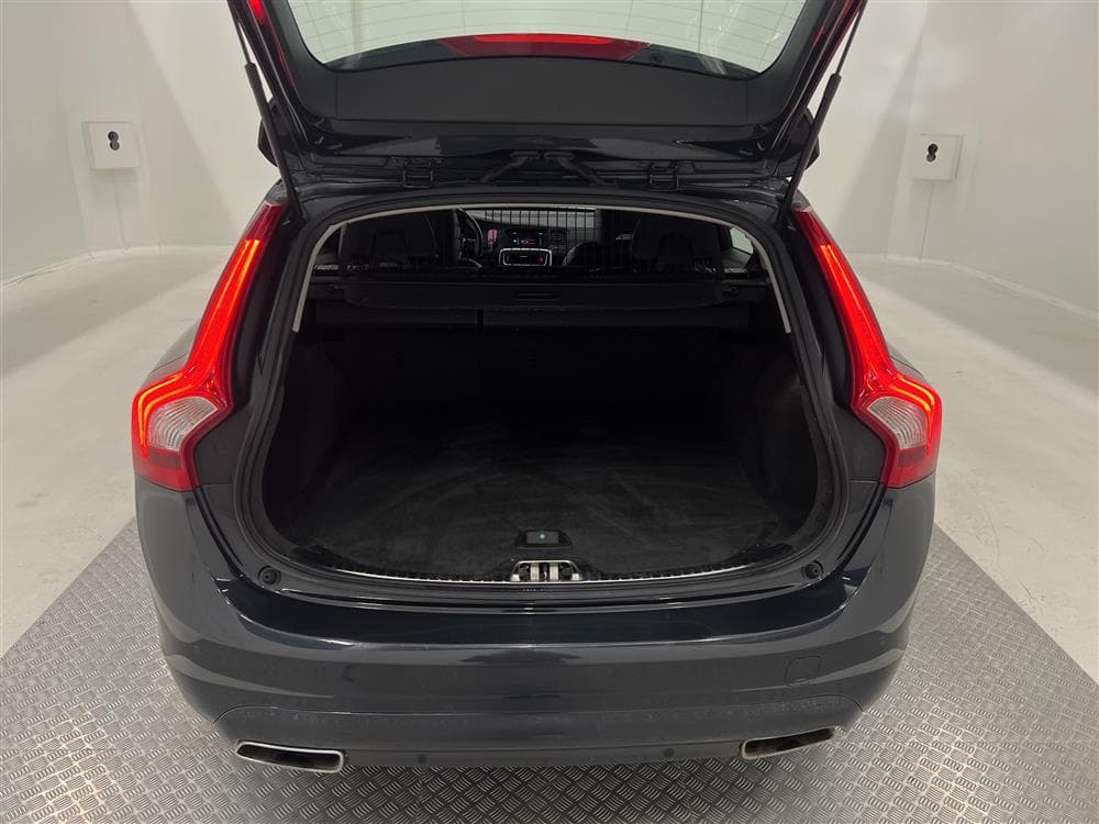 Volvo V60 D4 181hk AWD Summum D-Värm Skinn P-Sens 0,59l/milinteriör