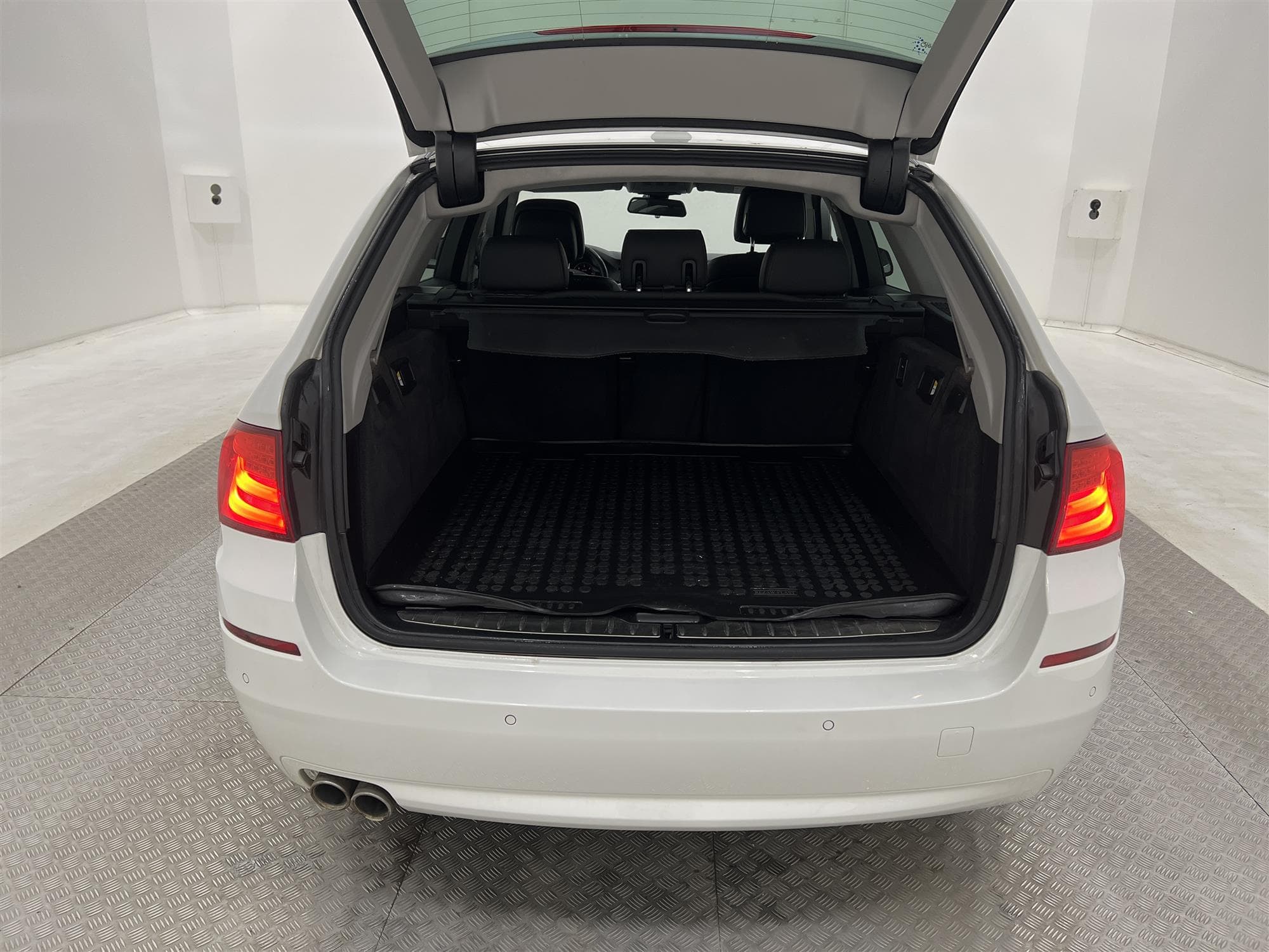 BMW 520d 184hk Touring  Värmare Nyservad PDC 0.45l/mil
