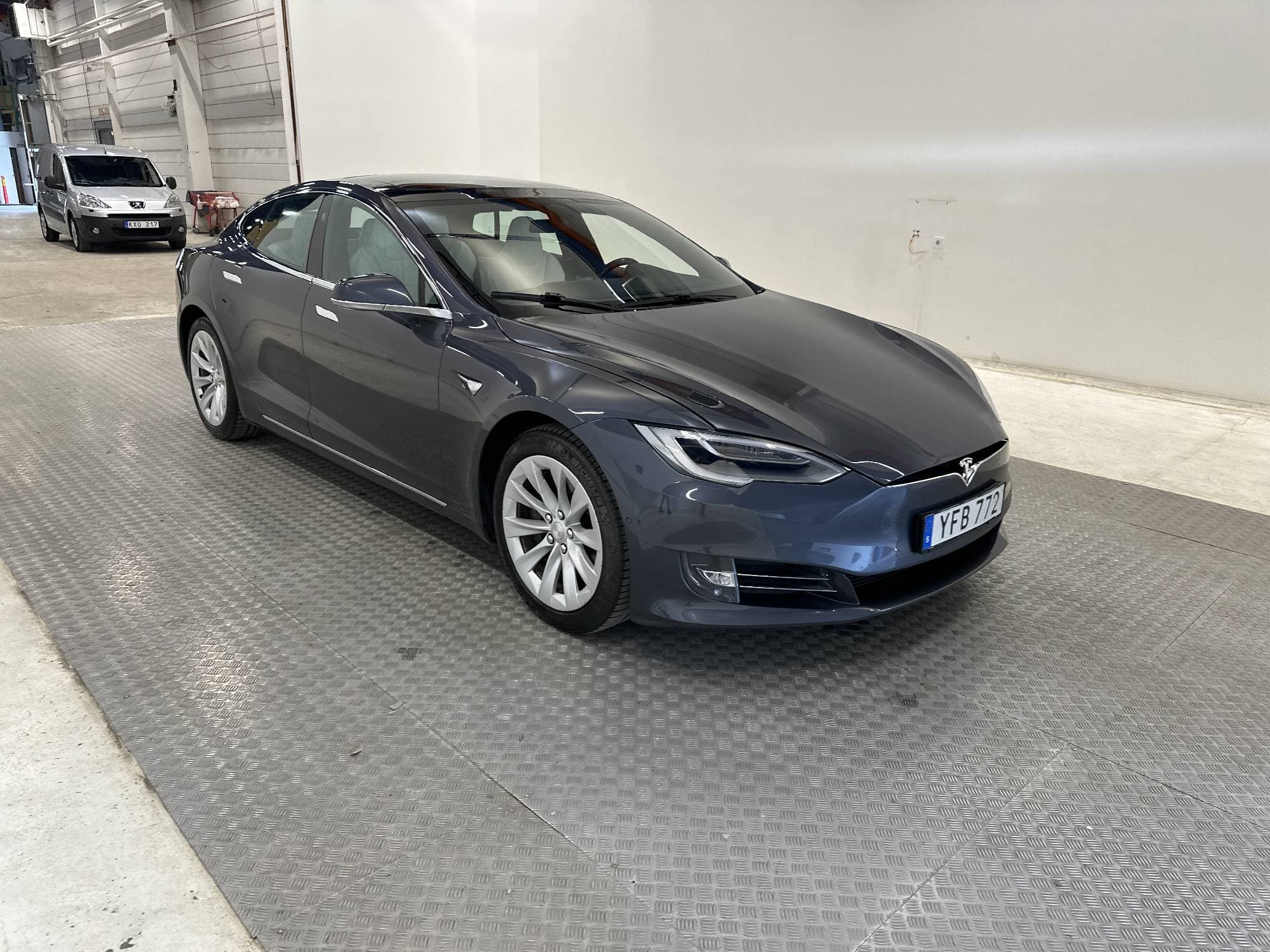 Tesla Model S 90D AWD 423hk 